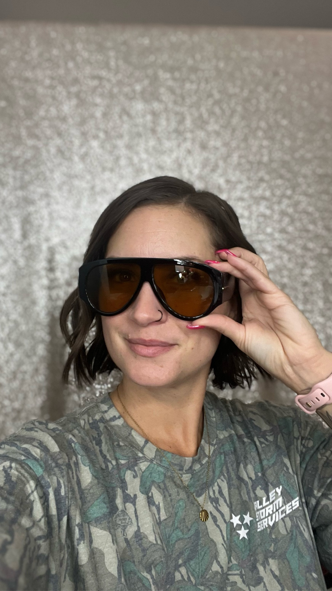 I like the brown lens better than the all black. These look designer but so affordable! They are extra and boujee just like me and I love them. 

Designer dupe, look for less, affordable sunglasses, big sunglasses, 70s style sunglasses, retro sunglasses, boujee sunglasses, Alicia Bice, does it come in pink blog 