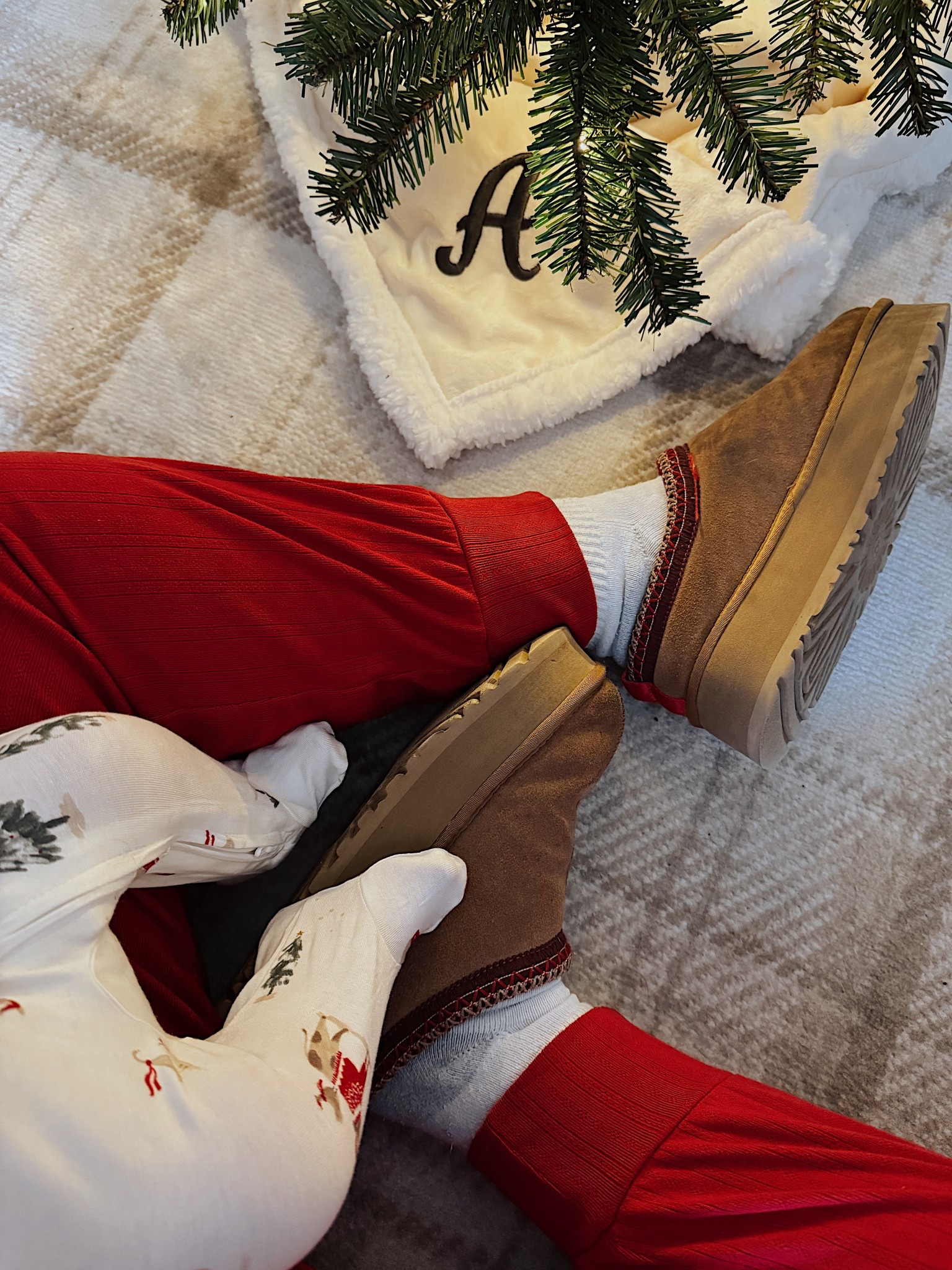 slow snowy saturdays >>>>
snuggled up with my little christmas elf in our holiday jammies 🥰🎄

archie’s and a lot more are on sale for only $5 this weekend! $5!!!! sizes newborn-5t - I will link them in my @shop.ltk

.

#christmaspajamas #snowysaturday #slowsaturday #christmastime #tistheseason 

#LTKKids #LTKCyberWeek #LTKHoliday