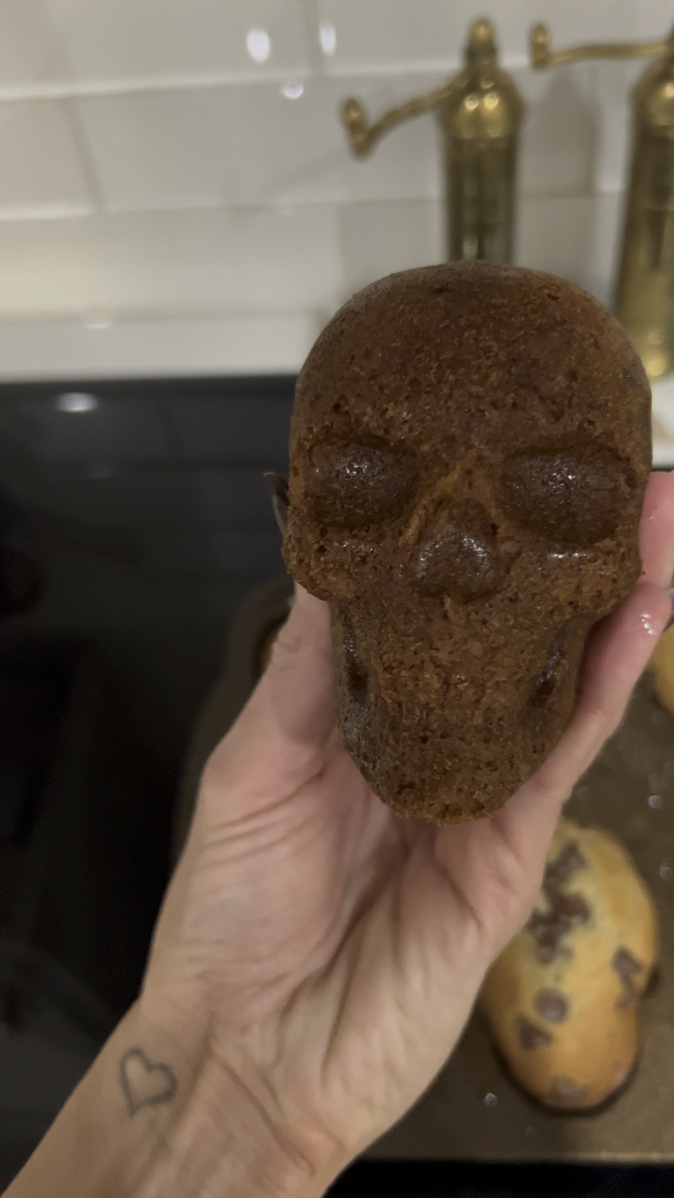 Nordic Ware Haunted Skull Pan - Brown