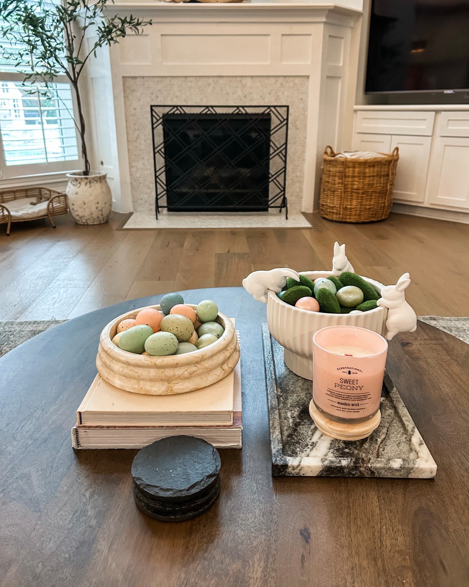 Coffee table styling for Easter 🐰 