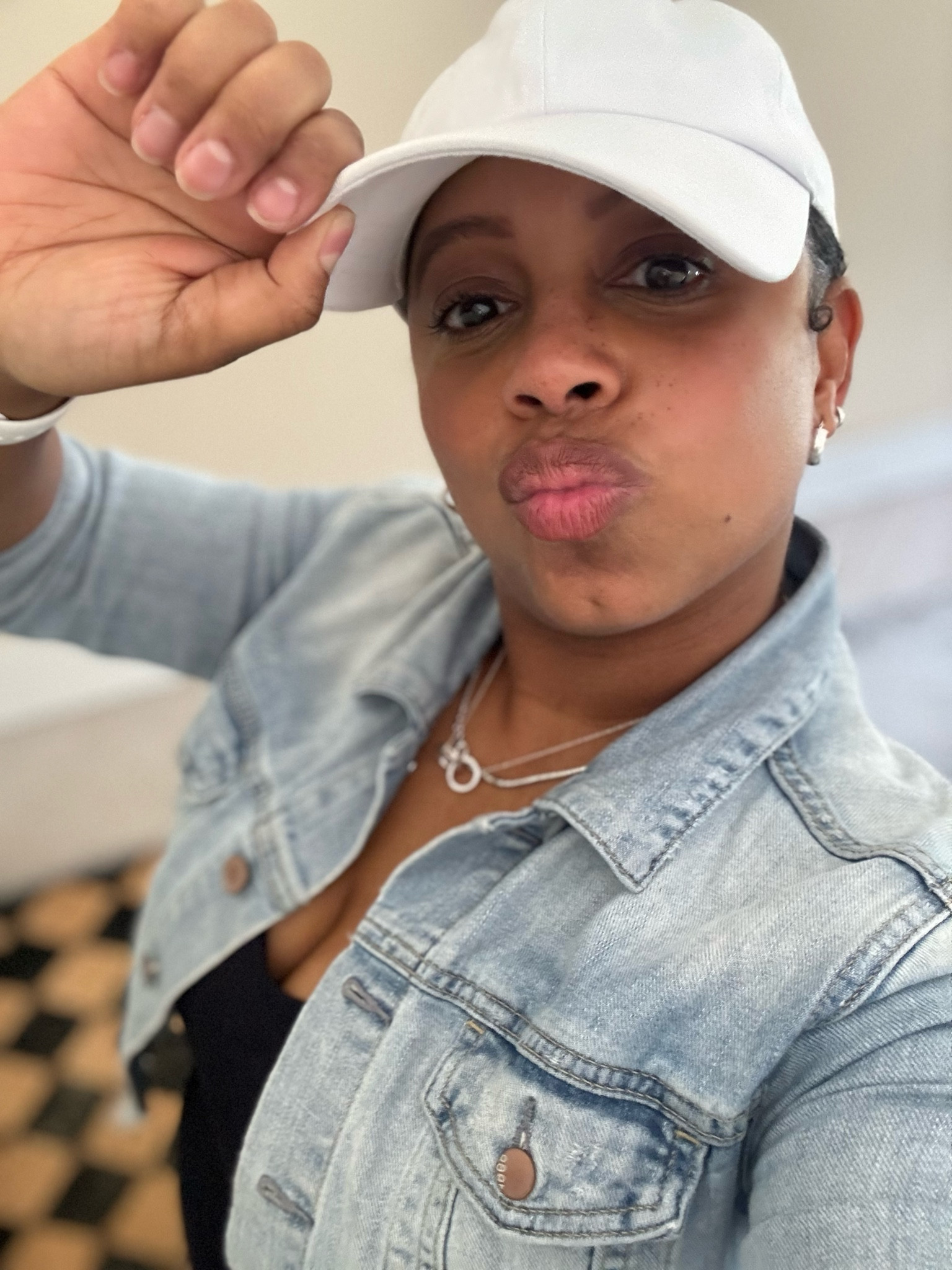 On Saturdays, we wear hats!
(And athleisure wear to go to Costco 💅🏽)


#LTKTravel #LTKFindsUnder100 #LTKStyleTip