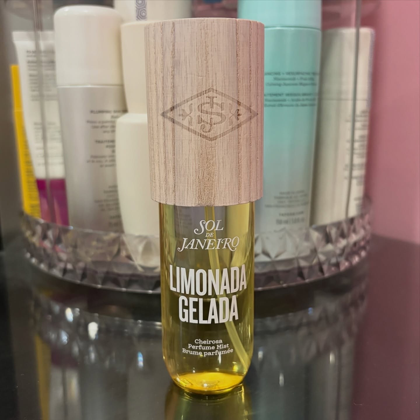 ⭐️PRODUCT REVIEW⭐️

This product was gifted to me by @soldejaneiro and @skeepers_us in exchange for my honest review.

The Sol de Janeiro Limonada Gelada is a fantastic new limited edition scent. This fragrance has notes of Brazilian lemonade accord, coconut milk and brown sugar. I was obsessed with this fragrance from first spray. It is such a fun, playful and uplifting scent. It has a strong zesty lemon scent when first applied then as it dries down the creamy coconut milk and sweet brown sugar notes start to show up. To me this smells like a sweet lemon dessert. It is such a fun scent for summer, I know I’ll be reaching for it often. if you like gourmand and/or lemon fragrances you will probably love this one.

#soldejaneiro #limonadagelada #sdj #productreview #fragrance