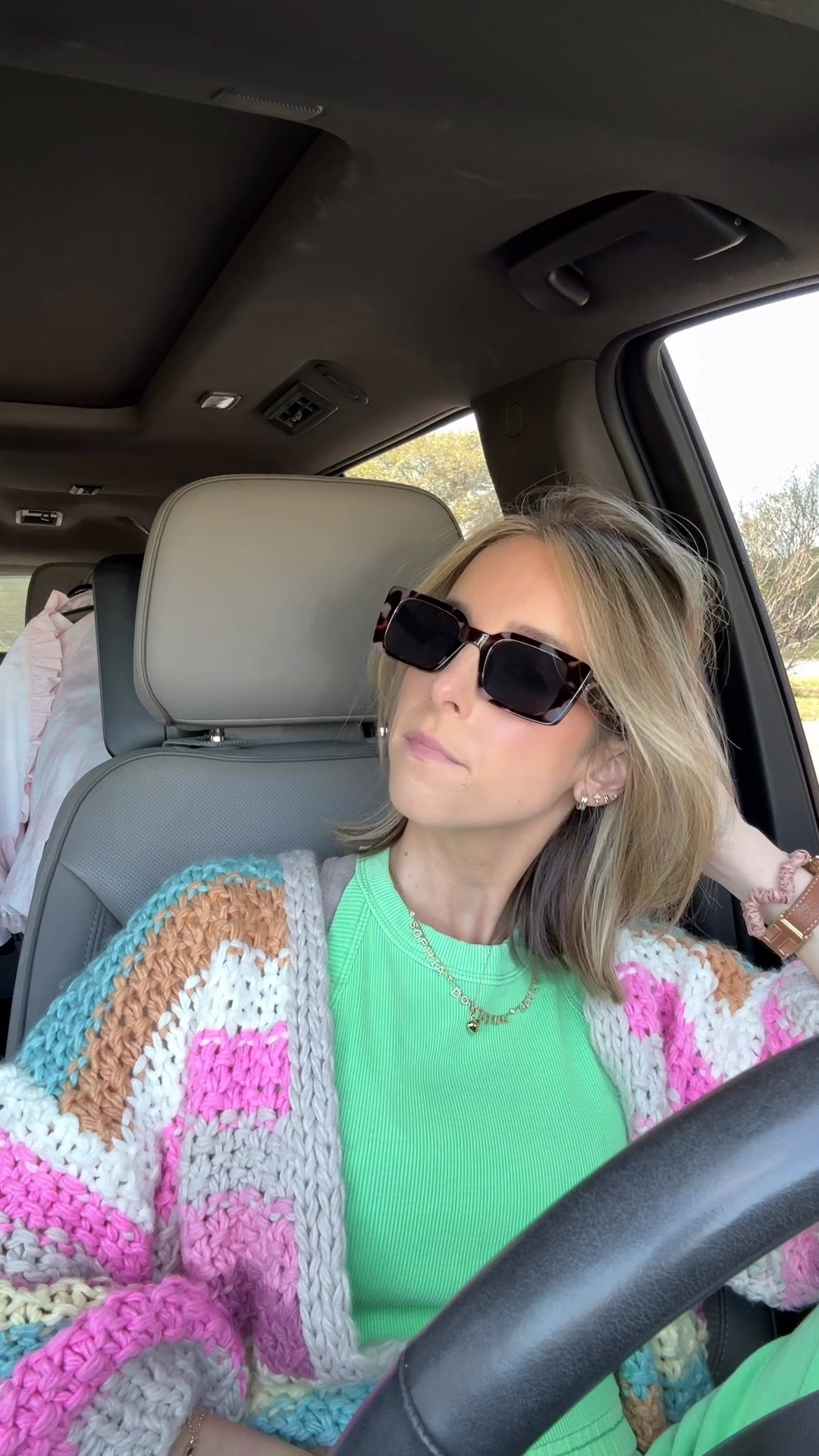 Quick car OOTD post chop 💇🏼‍♀️


Spring outfit, trending, mom life, short hair, bob, sunglasses, spring style 

#LTKdayinmylife #LTKgrwm #LTKmomlife