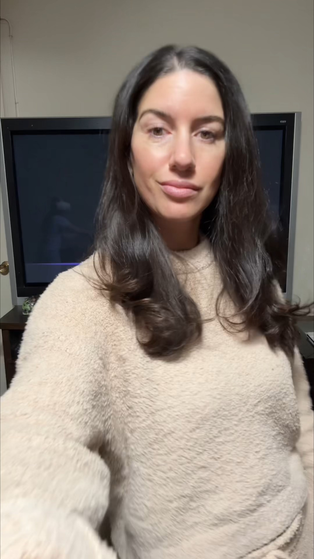 Cozy nights call for comfort shows, and When Calls the Heart never disappoints. There's just
something about Hope Valley-the slow-burn love stories, strong community, and feel-good moments-that makes it my go-to unwind watch. I love being able to stream my favorite Hallmark shows anytime without missing an
episode. If you're a fellow Heartie or just love wholesome, cozy TV, this one is a must. Grab your blanket, light a candle, and settle in. I've linked the Frndly Tv link in my LTK for you right here. 
#ad
@Shop.LTK #liketkit
liketk.it/xx
@frndlytv
#FrndlyTV
#whencallstheheart
#streaming #Hearties
#Hallmark
#HallmarkChannel
#StreamingTV
#LTKmomlife
#LTKdayinmylife
#LTKHome

#LTKHome #LTKmomlife #LTKdayinmylife