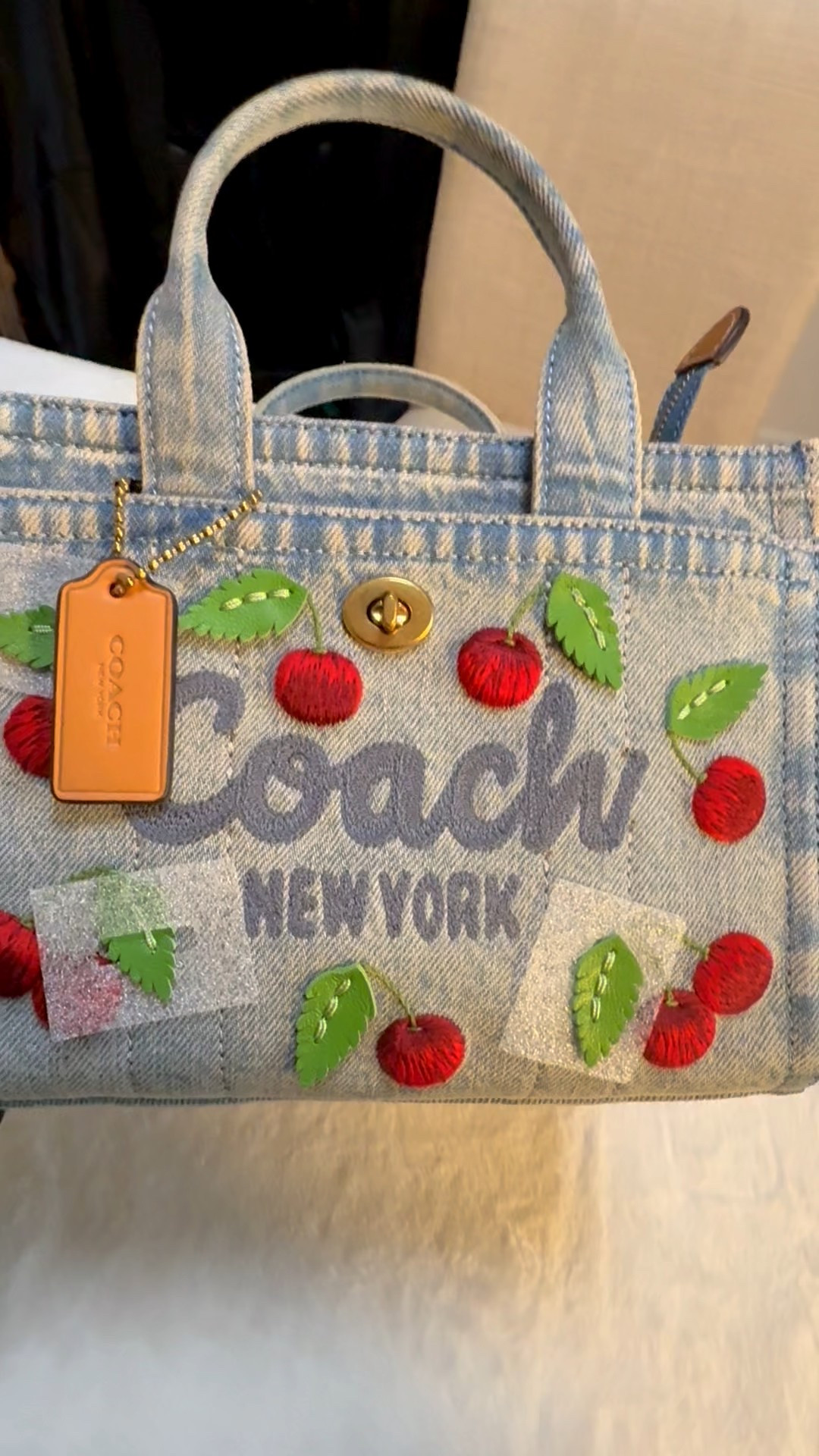 the high level of detail that  @coach  put into this new Denim Cherry Cargo Tote 20. It is also available in the size 26.  I think for the money, the level of detail and quality is outstanding. I don’t think you can go wrong with this bag. It is a limited addition so if you want one, you better go get one before they sell out. 

Dimensions 
L 7.75 in
H 6 in
W 4.25 in

 #handbag #handbags #purse #coach #cargotote #bagsonline #limitededition #tote #totebag #denim #denimbag #chery #cherrybag 

#LTKdayinmylife #LTKselfcare #LTKmomlife