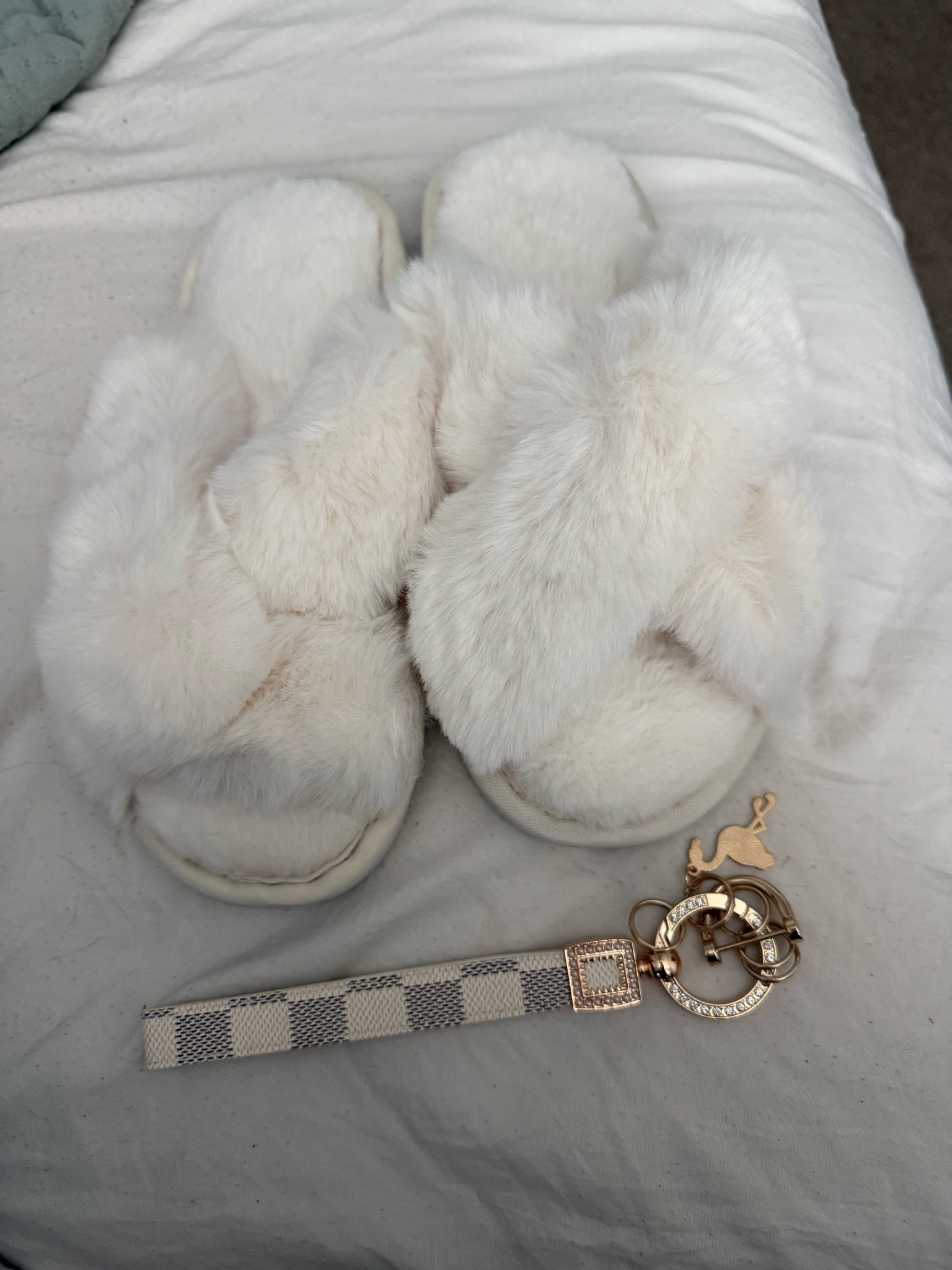 Slippers & keychain