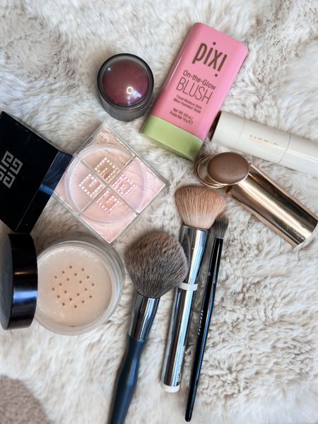 Merit beauty 
Cream blush cheeky & Fleur  / bronzer Siene
Setting powder #3


#LTKbeauty #LTKunder50 #LTKstyletip