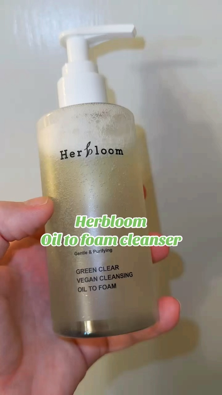 Gentle oil to foam cleanser 🌱 perfect for sensitive skin! 

#LTKBeauty #LTKWatchNow
