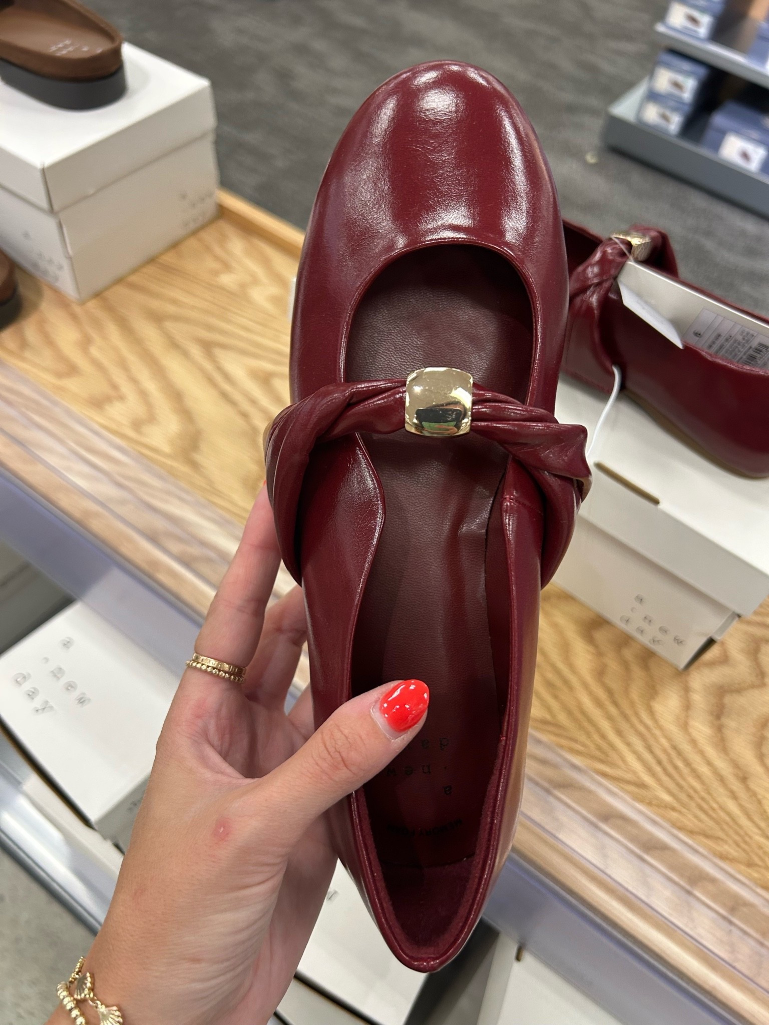 // burgundy Mary Jane ballet flats // cute burgundy flats // burgundy shoes for fall // burgundy shoes //

#LTKootd #LTKSeasonal