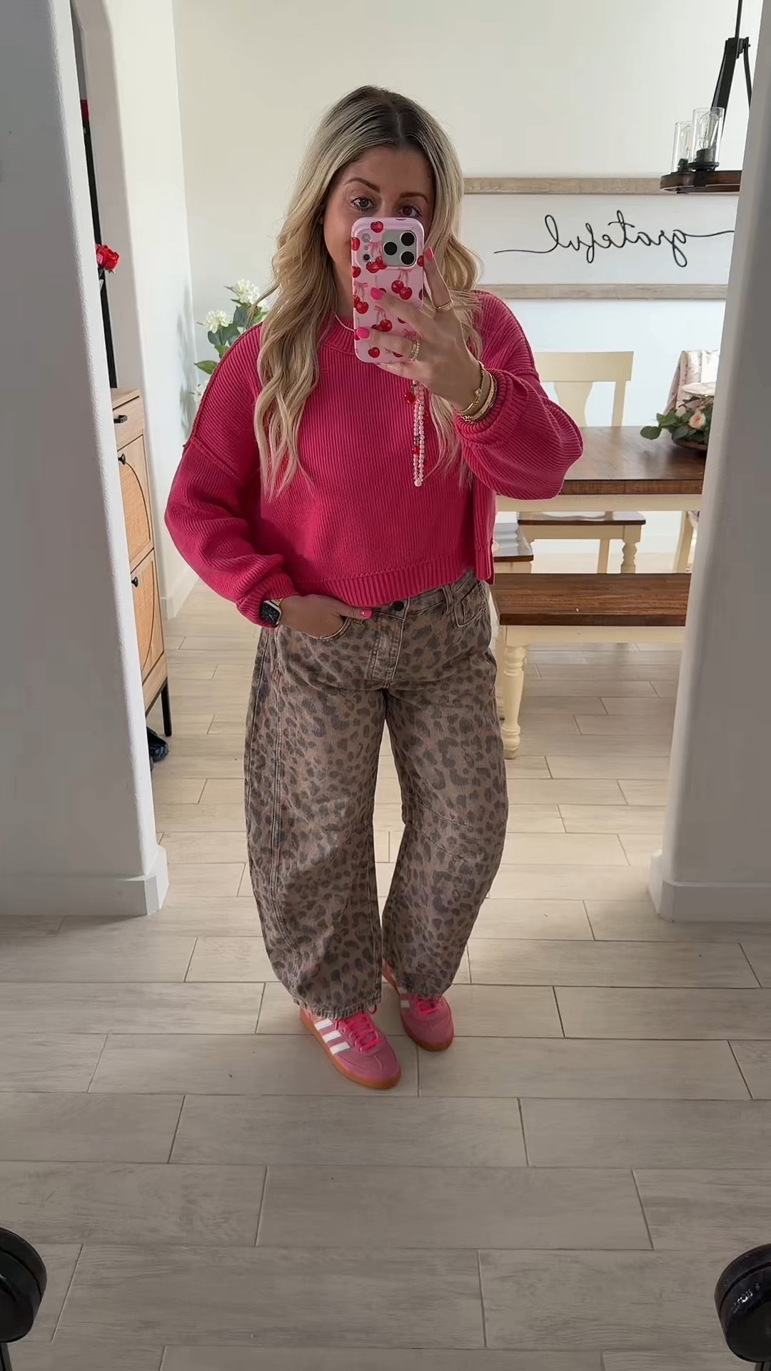 OOTD 
Xs sweater 
Barrel jeans 26
Adidas tts

#LTKootd