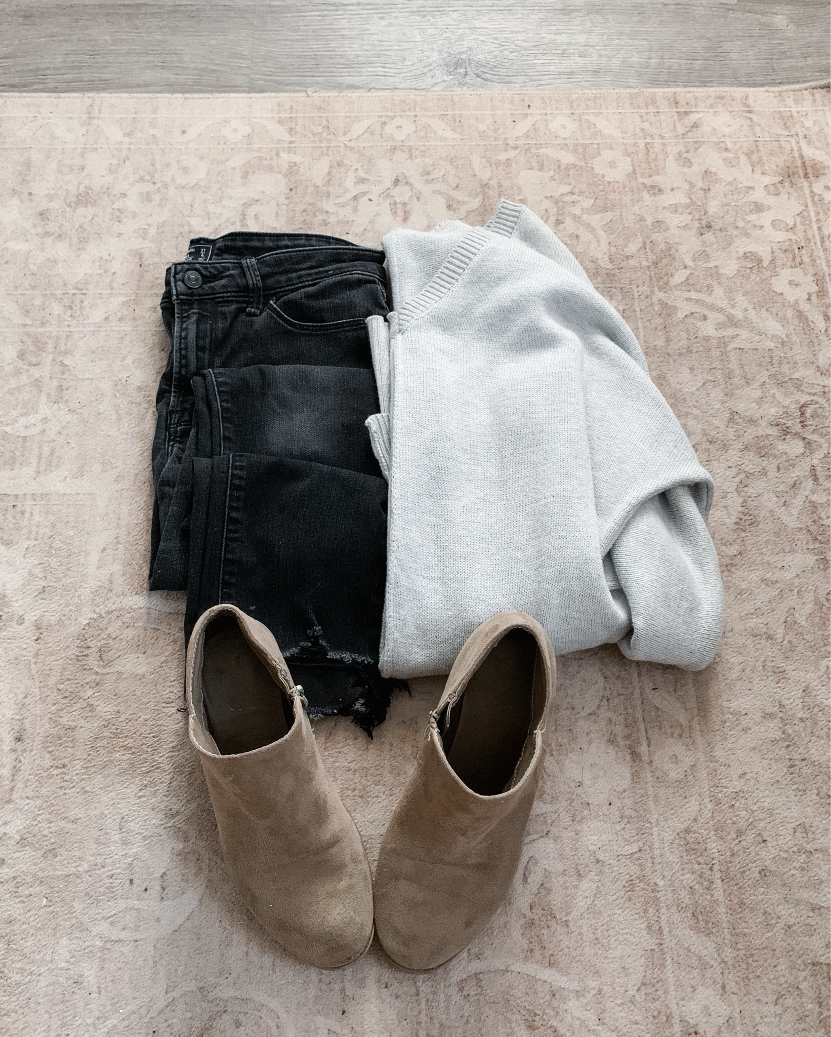 Fall Outfits 🍂 
Fall Boots 
Sweaters 
Jeans 


#LTKStyleTip #LTKSeasonal