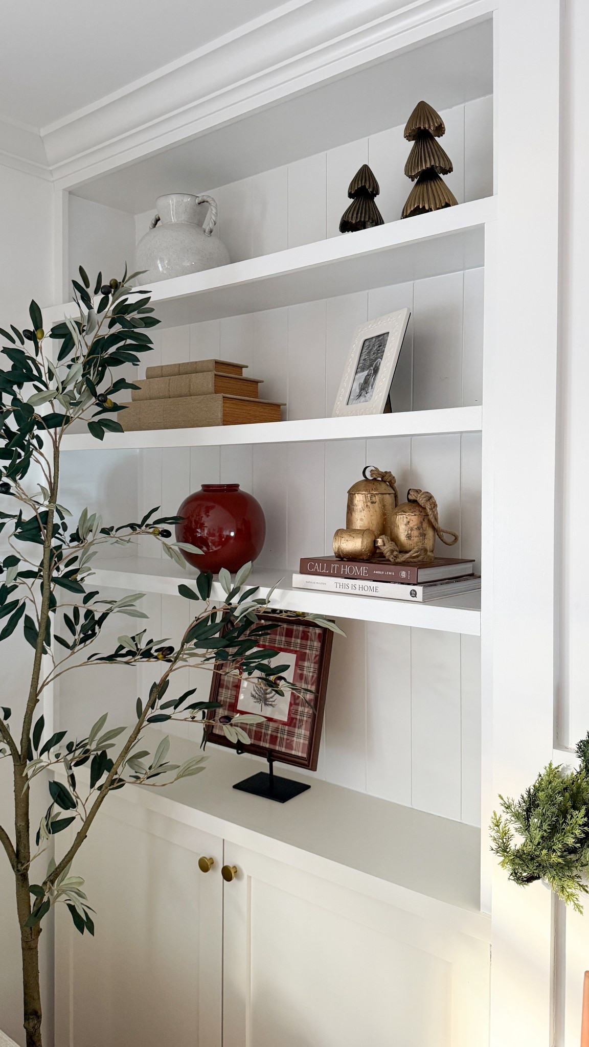 Okay… I’m officially in my holiday shelf era 🤍
Kept it super simple this year — warm woods, a touch of green, a pop of burgundy, and just a few little seasonal accents. Cozy without going full Christmas! ✨🌲

#ltkhome #holidaydecor #shelfdecor #neutralhome #modernorganic #cozywinterdecor

#LTKHoliday #LTKHome #LTKSaleAlert