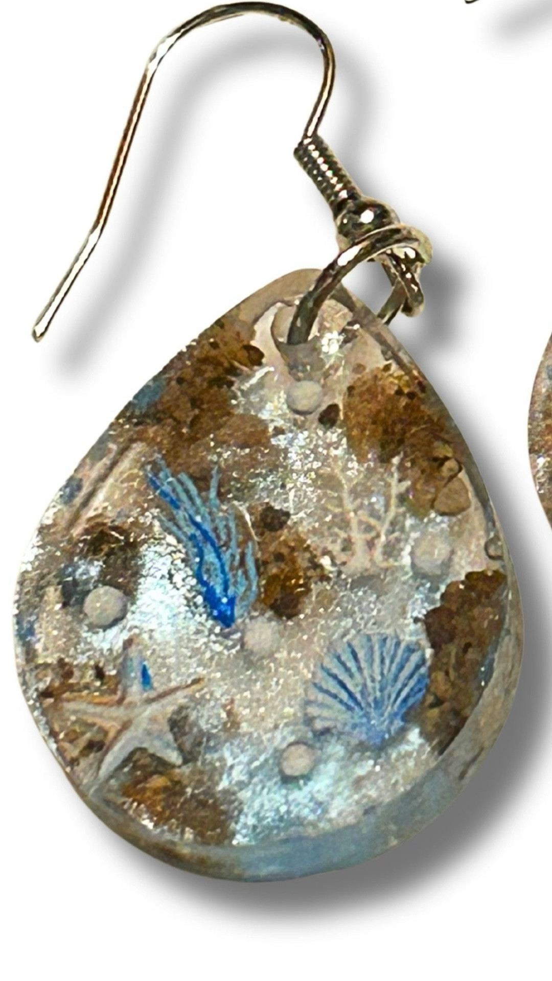 
⸻

🌊 My granddaughter wanted to learn how to make earrings, so we tried a UV resin craft together! She loves the ocean, so we made beach theme jewelry with sand, shimmer, and seashells. 🐚✨ She was so proud of her handmade earrings — and honestly, they look boutique-ready! 💙

#LTKBeauty #LTKxMadewell #LTKStyleTip