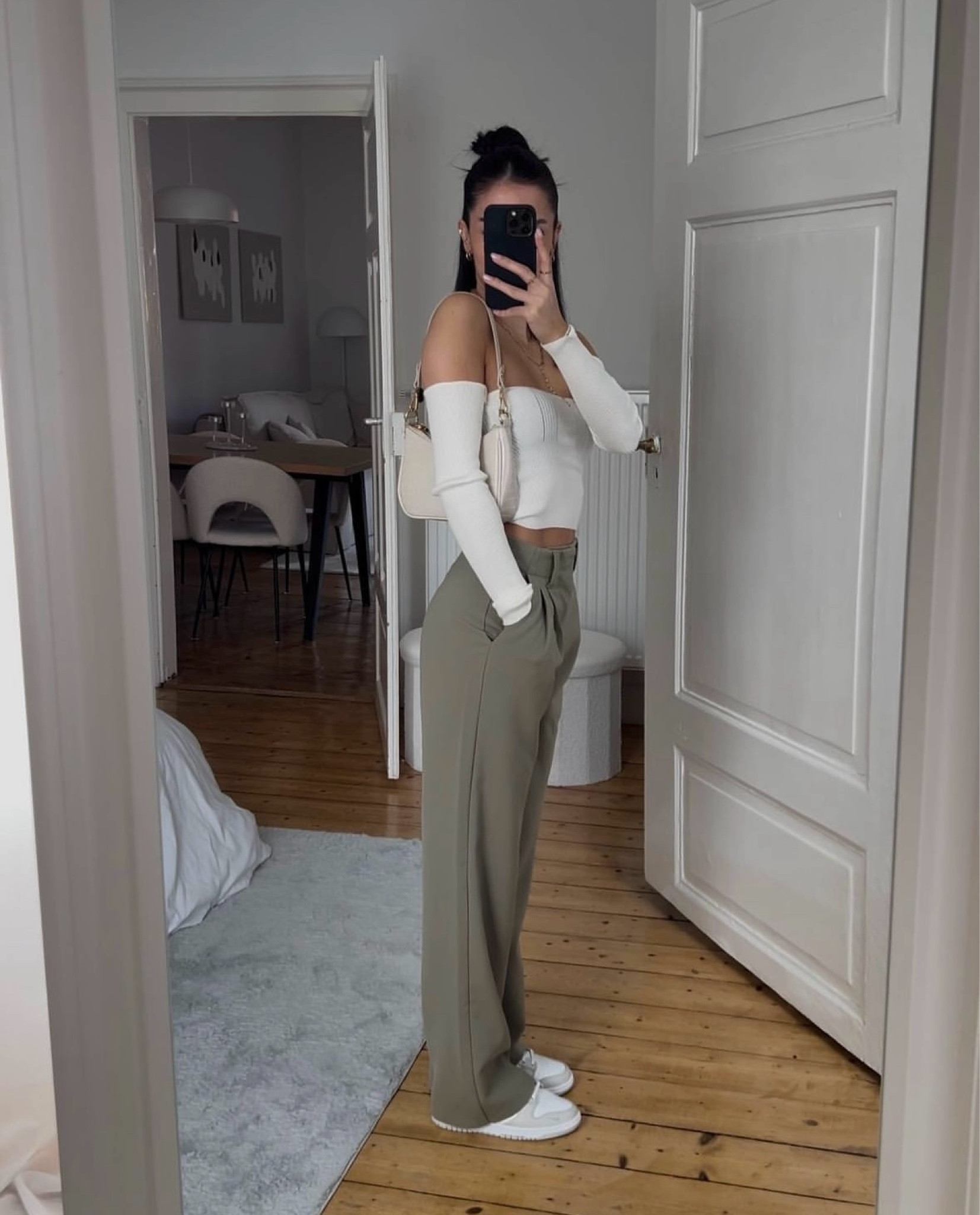 khaki white combo >>>

#LTKeurope #LTKstyletip #LTKSeasonal