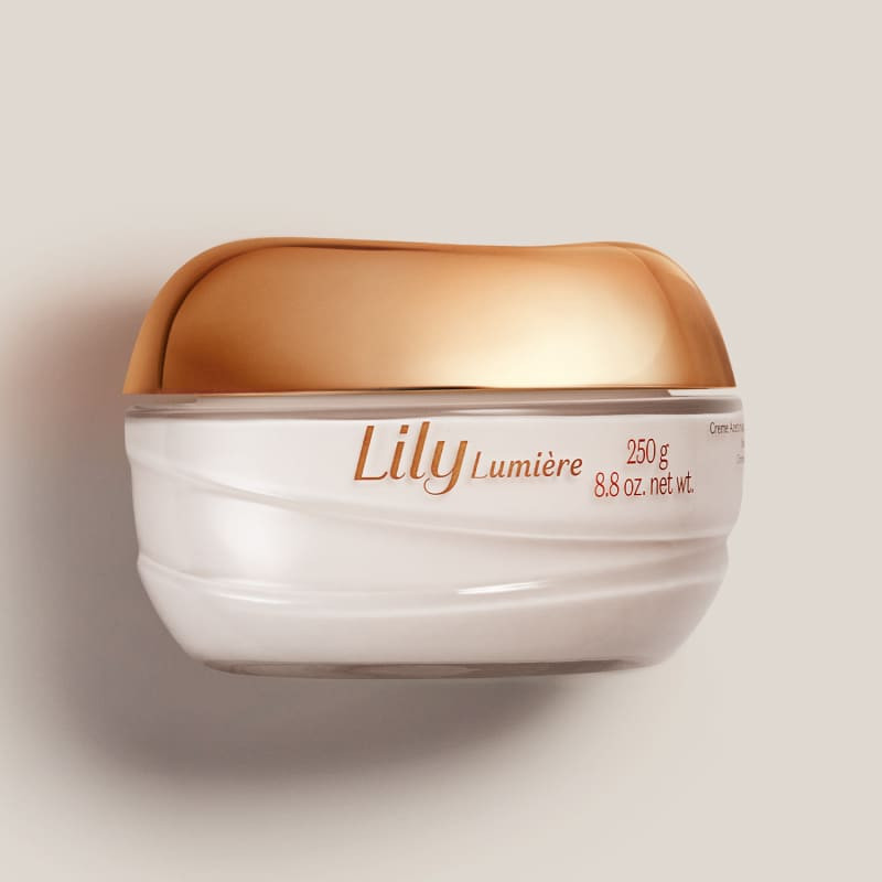 O creme acetinado Lily Lumière proporciona hidratação, toque aveludado e fragrância marcante ... | oBoticario (BR)