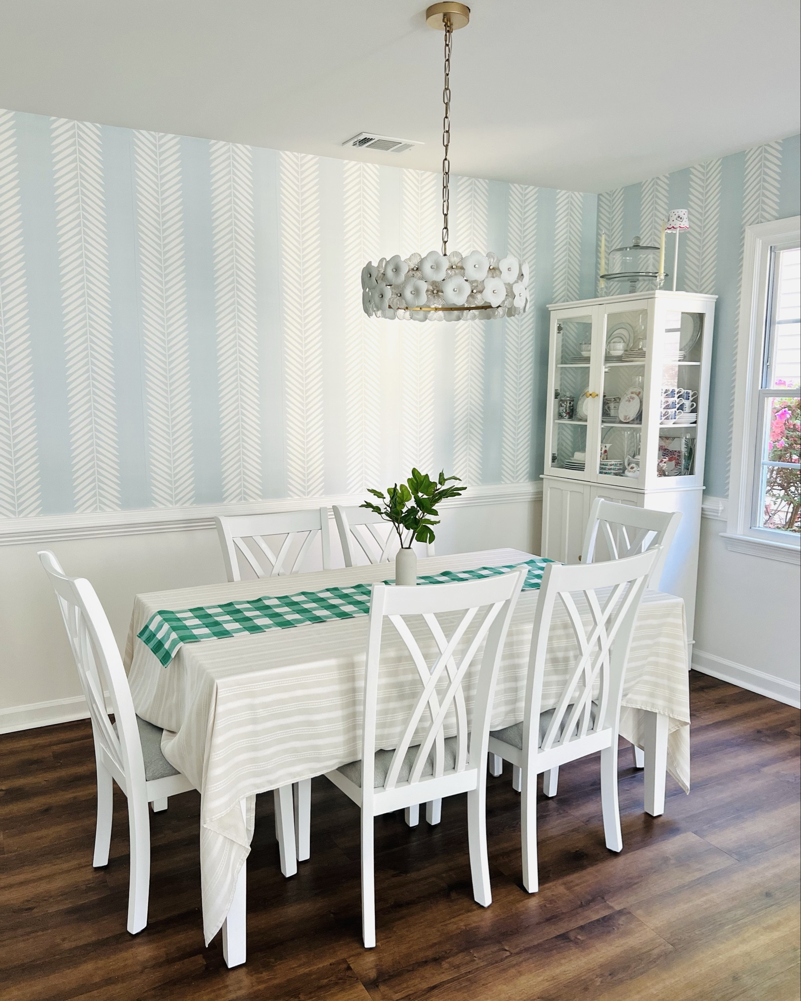 Simple Spring Dining Room Tablescape 🌿

Our dining table set is included in the Wayfair Way Day sale! 

#LTKHome #LTKSaleAlert