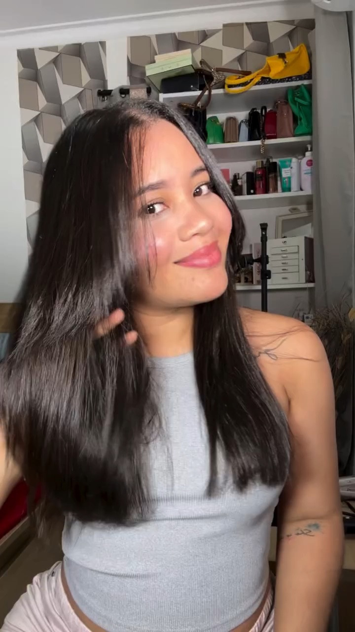 COMENTA CEPILLO & te envío el link a tu DM 📲

Lista en 15 minutos 😍🫣 amiga por favor inicia el año con ese cabello lindo. 

Amiga baja el cabello más rizado y difícil en poco tiempo y fácil de usar por eso lo amo 🤭. 

COMENTA CEPILLO & te envío el link a tu DM 📲

Está demás decirlo que siempre utilizo los productos de @amelvisbeauty para que se mantengan sanos , hidratados y con brillo.

NO INTENTES ESO EN CASA NO QUIERO QUE TE VEAS COMO DORA AMIGA! 🤣🫣