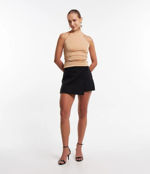 Short Saia Curto em Crepe com Cós Assimétrico e Botão Forrado Preto | Renner (BR)