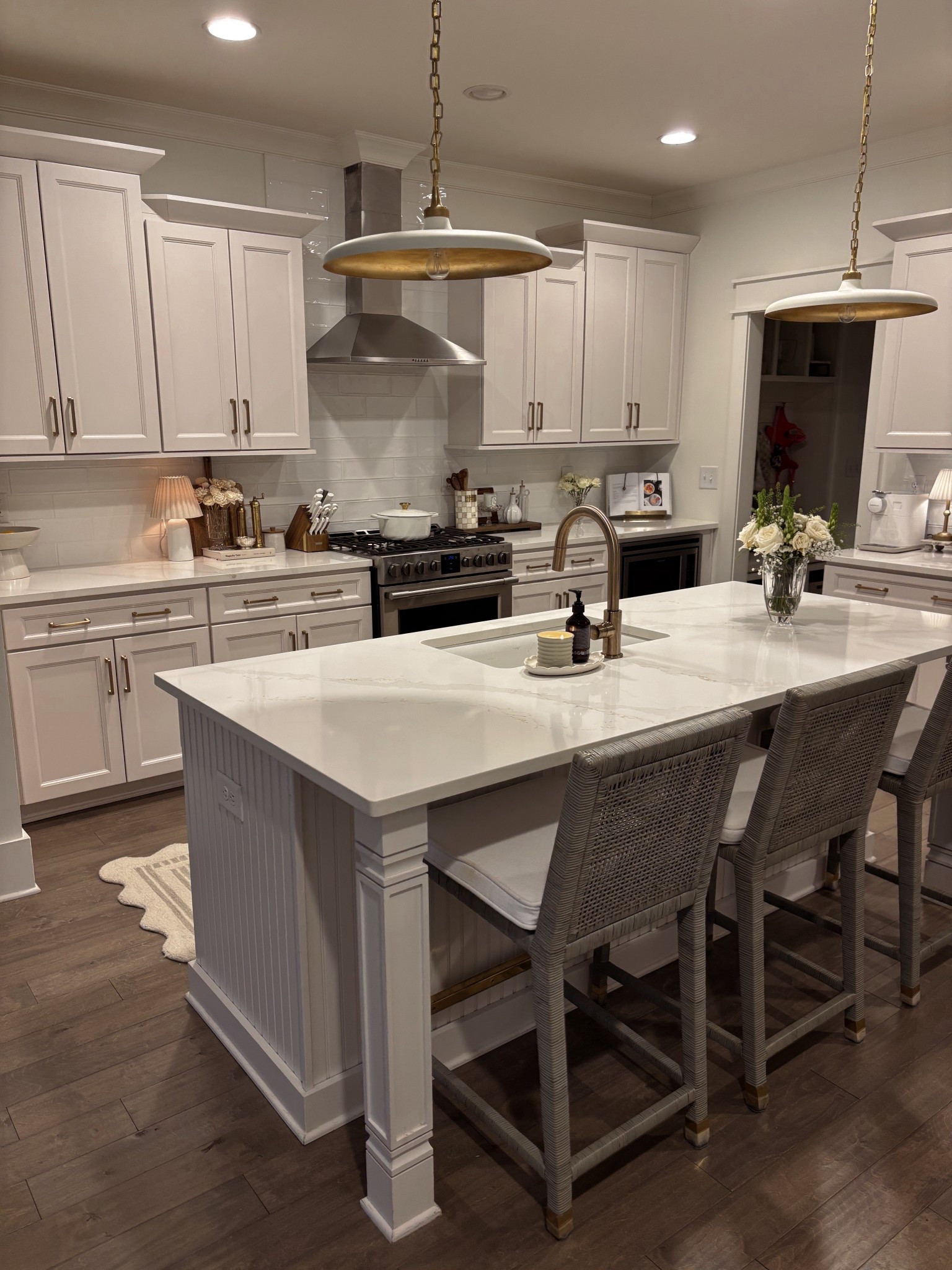 a clean kitchen >> linked my decor, lighting, and more below! 🤍

#LTKHome