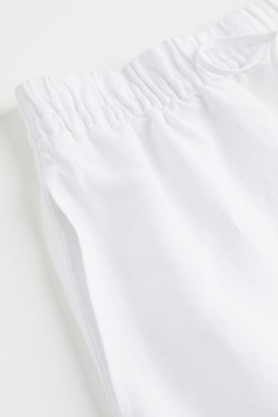 New ArrivalShorts in a woven linen and viscose blend. Drawstring and soft, covered elastic at wai... | H&M (US + CA)