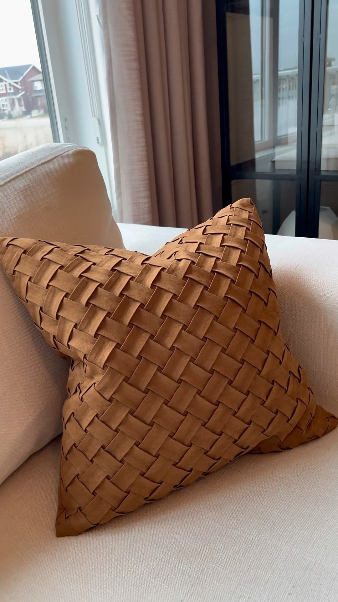 Get your last minute Christmas decor from Amazon ☺️ scroll below to shop! 

#LTKhome #LTKstyletip #LTKsalealert