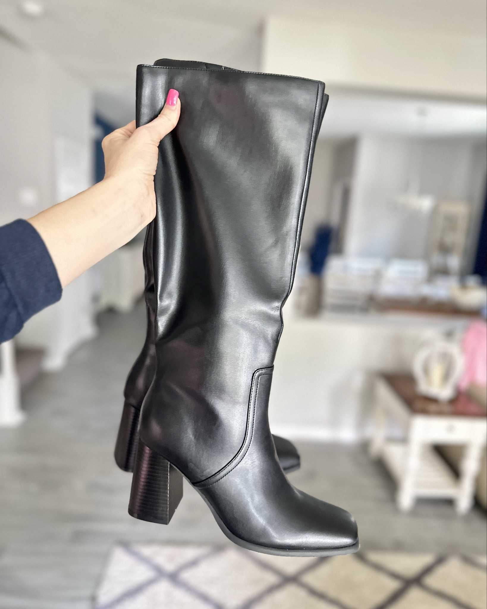 Black square toe boots
🖤 extra padding inside 
🖤 very comfortable to wear 
🖤 fits to my regular shoe size, wearing size 9

#LTKShoeCrush #LTKStyleTip #LTKFindsUnder100
