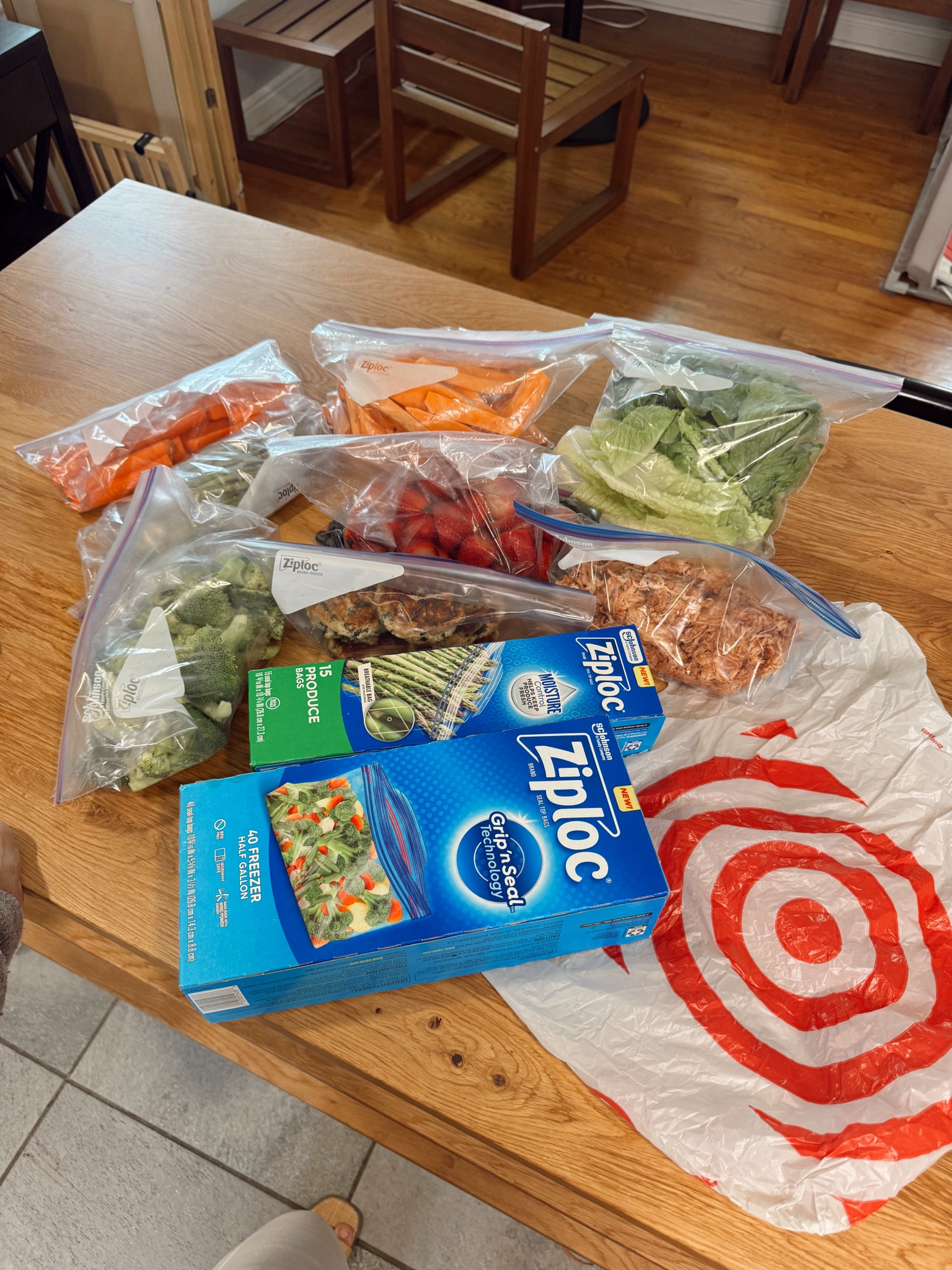 Ingredient Meal Prep 🥕🍓🥬 Love prepping ingredients for the week to make our lives easier! #ad I used @ziploc Half Gallon and Ziploc Produce Bags to store everything. The produce bags can be washed and reused which I love! And the half gallon bags are the absolute perfect size. You can grab them both @target at the link in my stories!
#ZiplocPartner, #ForTheLoveOfFood #TargetPartner #Target

