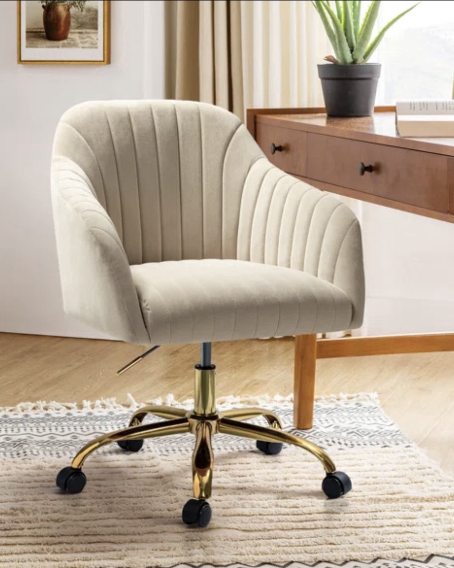 Velvet Desk Chair

This modern velvet desk chair is perfect for your home office. It comes in a variety of colors too  

#LTKU #LTKSaleAlert #LTKHome