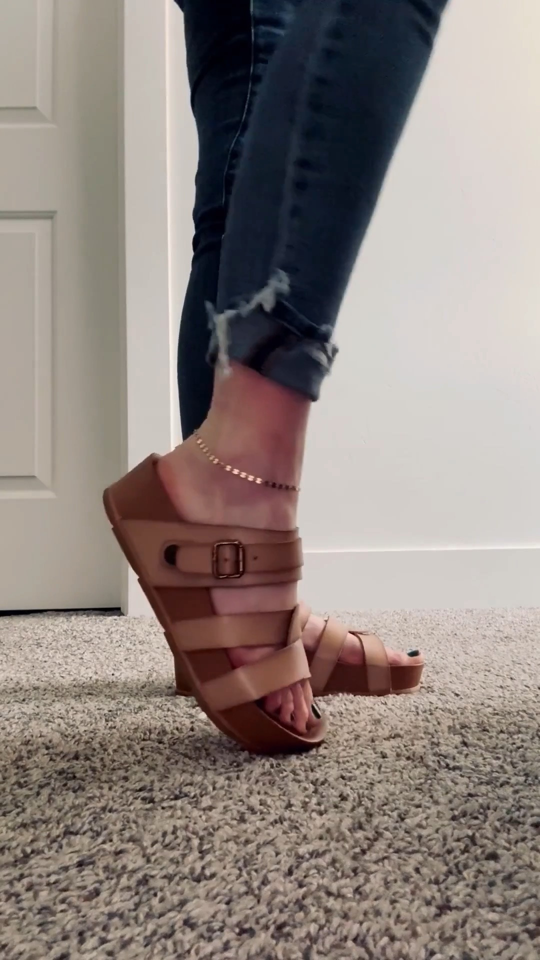 These sandals are so comfy I could run errands in them all day! 😍 Project cloud definitely got these right! So many color options and you can wear them in sport mode or casual mode! I’m wearing color cashew and they are true to size!

#LTKmomlife #LTKootd #LTKgrwm