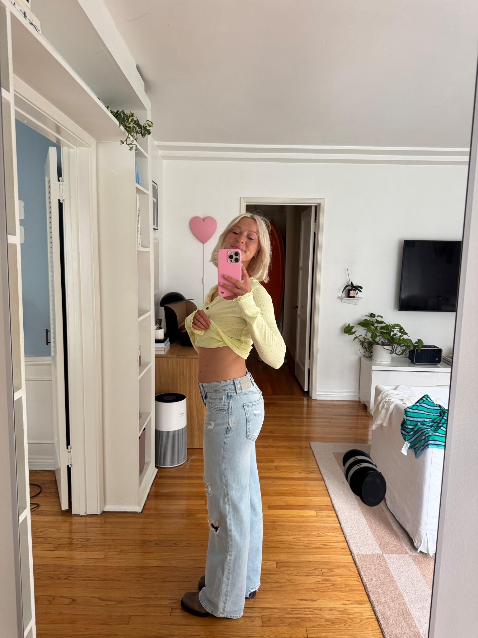 First pair of jeans to fit me like a glove in YEARS !!! wearing a 26 & they’re low rise 


Denim, jeans, destroyed denim, flared jeans, jeans and boots, fall style 

#LTKSeasonal #LTKStyleTip