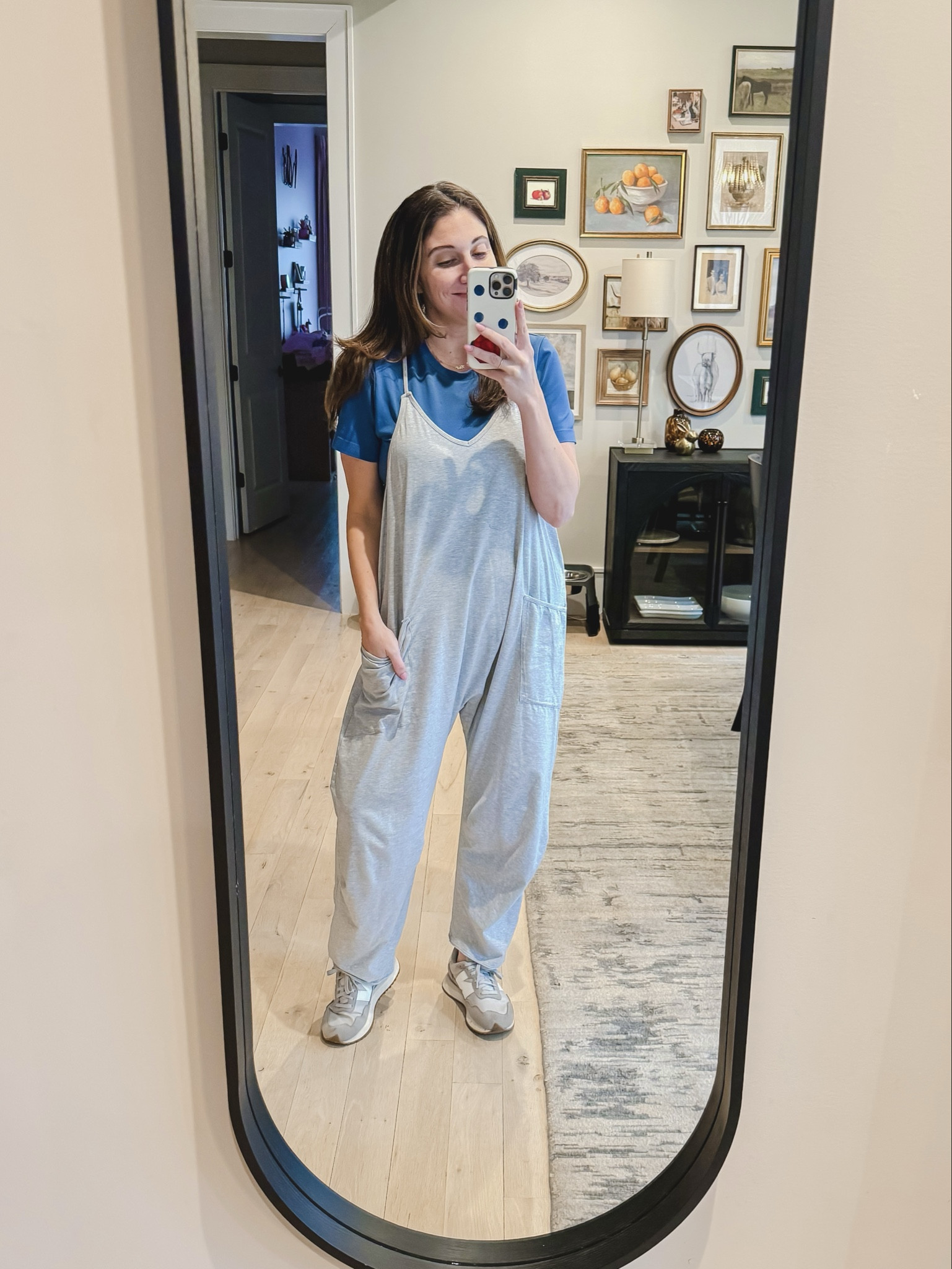 What I wore for errands and visiting family for dinner. Something comfy is always the first goal when getting dressed and also cute! I literally wear this outfit on repeat every year multiple times! 
Top L / Jumpsuit L / Sneakers tts