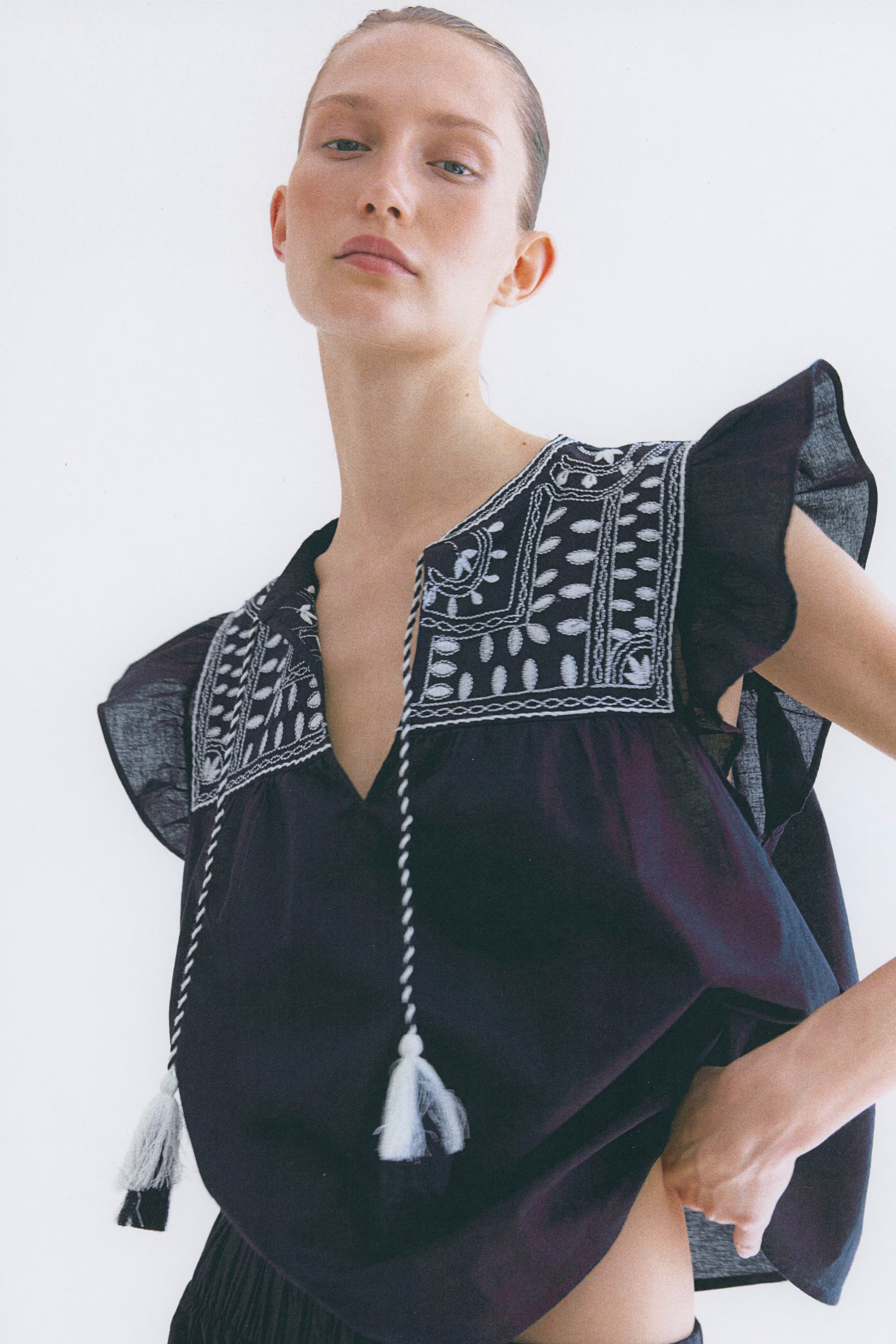 Katoenen blouse met borduursel | H&M (DE, AT, CH, NL, FI)