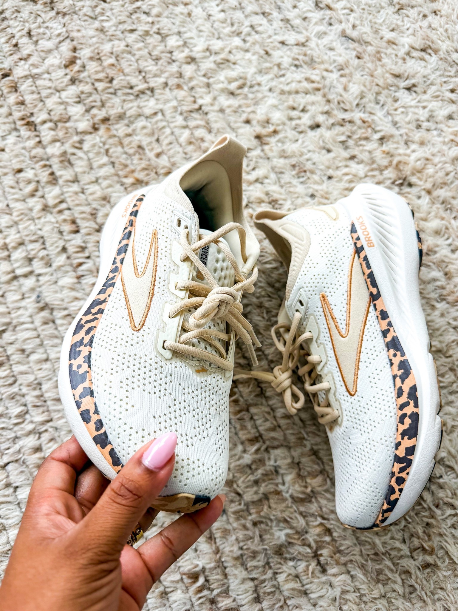 Ahhh the cutest leopard Brooks running sneakers 😍

#LTKmomlife #LTKdayinmylife #LTKgrwm