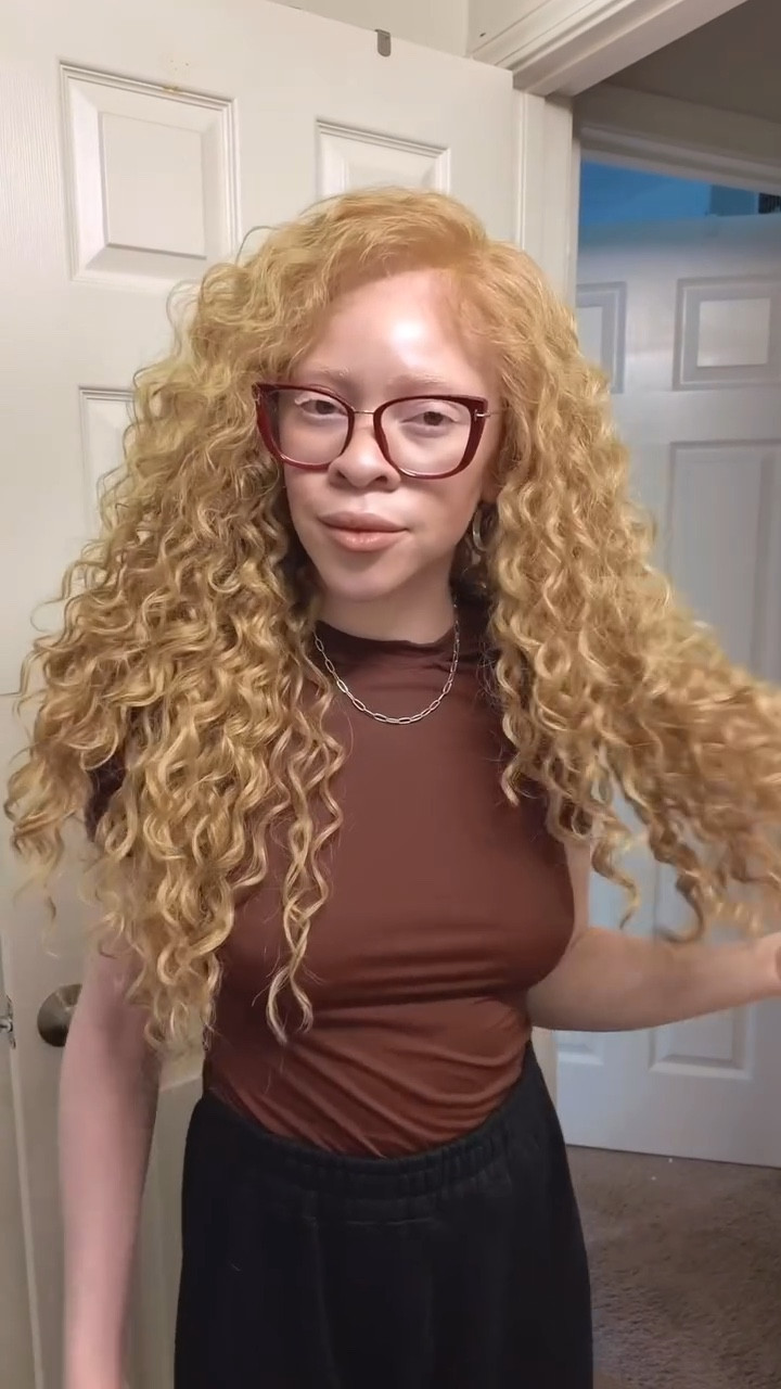 Decided to experiment with a curly blonde wig as my final big bang for this Blondie Wig Series! I’ve had so much fun playing around different styles. So happy I was able to help the girls with Albinism find a couple of options when it comes to “true” blonde lace wigs that are affordable and can be done easily at home🥰
.
If you are loving this wig comment “blondie” and I’ll DM you details New blonde wig alert! I was so scared to give a long curly wig a try but it has definitely grown on me ✨🤩
https://liketk.it/58XhN
.
#curlywig #curlywigs #blondewigs #blondewig #curlyblondehair #curlyblonde