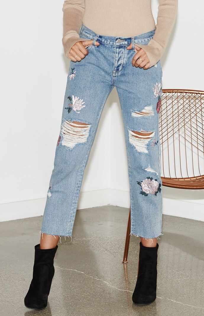 http://www.pacsun.com/kendall-kylie/winter-floral-embroidered-ripped-boyfriend-jeans-0860445380105.h | PacSun