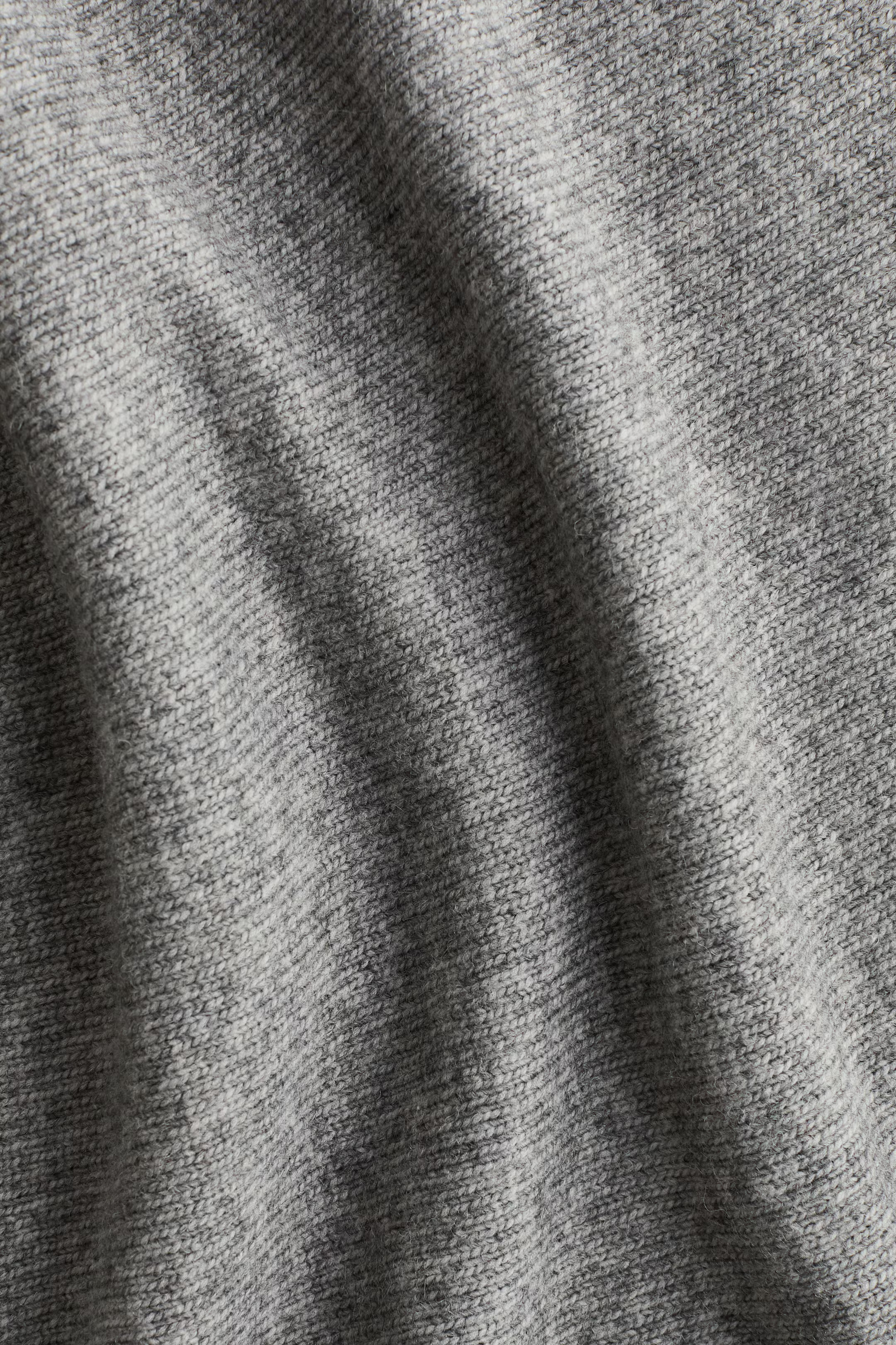 Flared knitted skirt | H&M (UK, MY, IN, SG, PH, TW, HK)