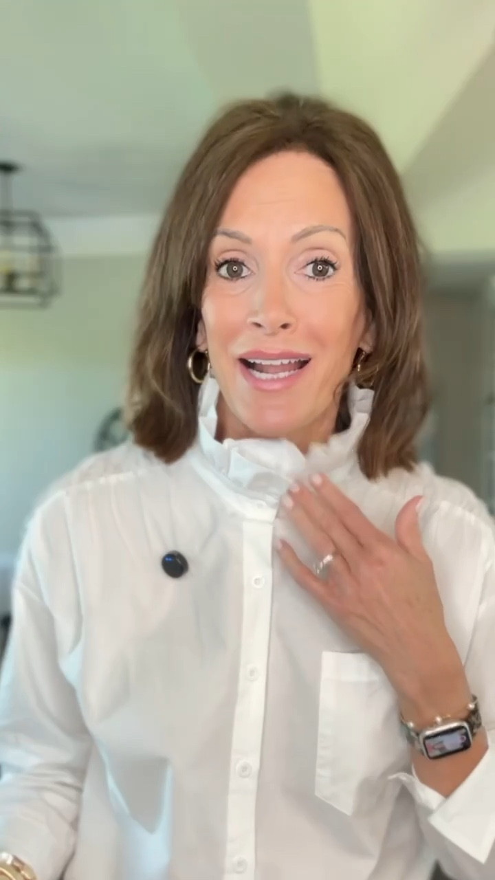 Ruffle collar top - medium (runs oversized)

Women’s fashion, outfit inspo, outfit ideas, what to wear for, fashion over 40, fashion over 50, spring outfits, styling hack, styling tip 

#LTKOver40 #LTKSeasonal #LTKootd
