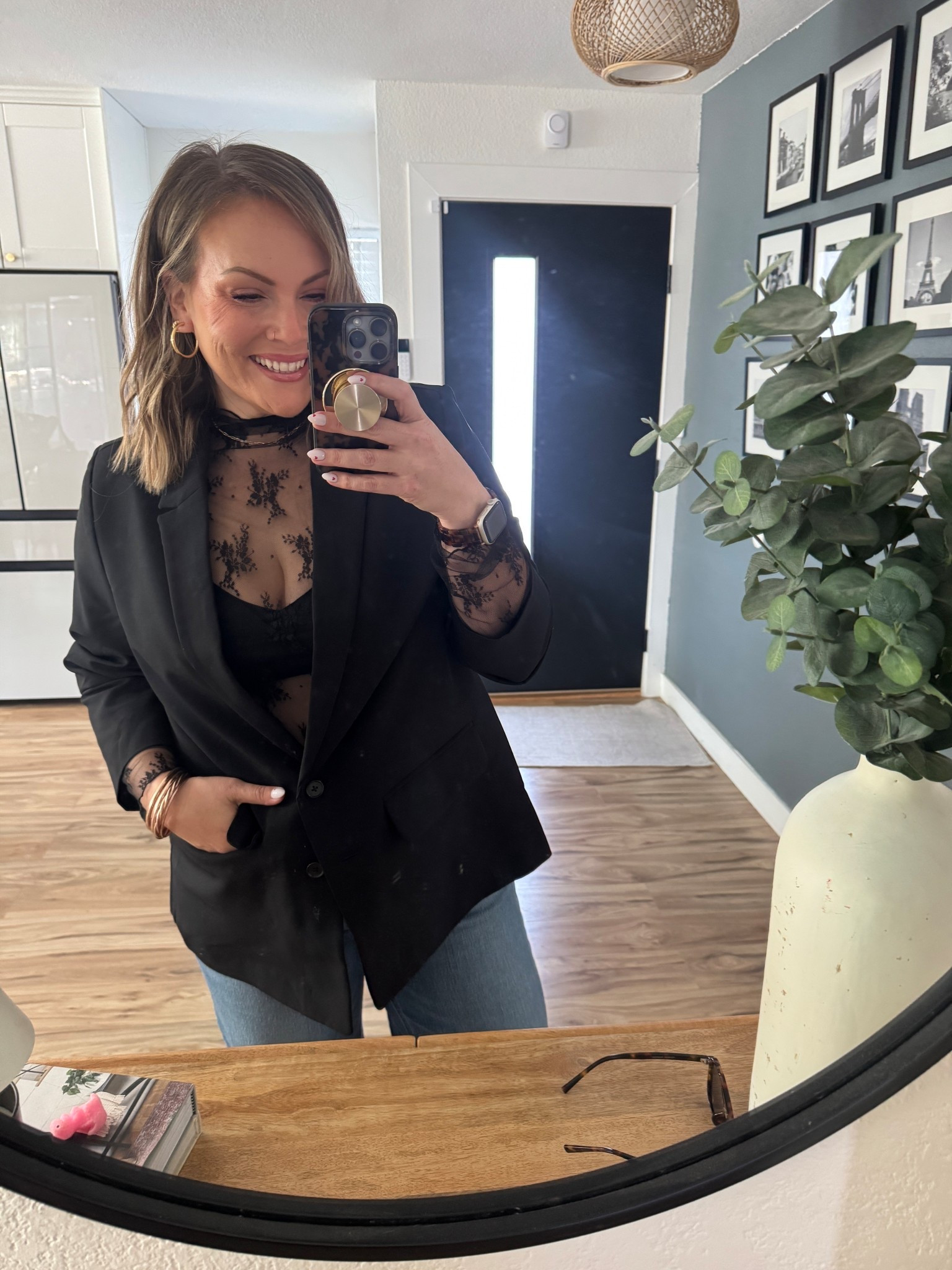 Lace Top: XXL (runs large I should have got XL)
Jeans: 33 long
Blazer: XL