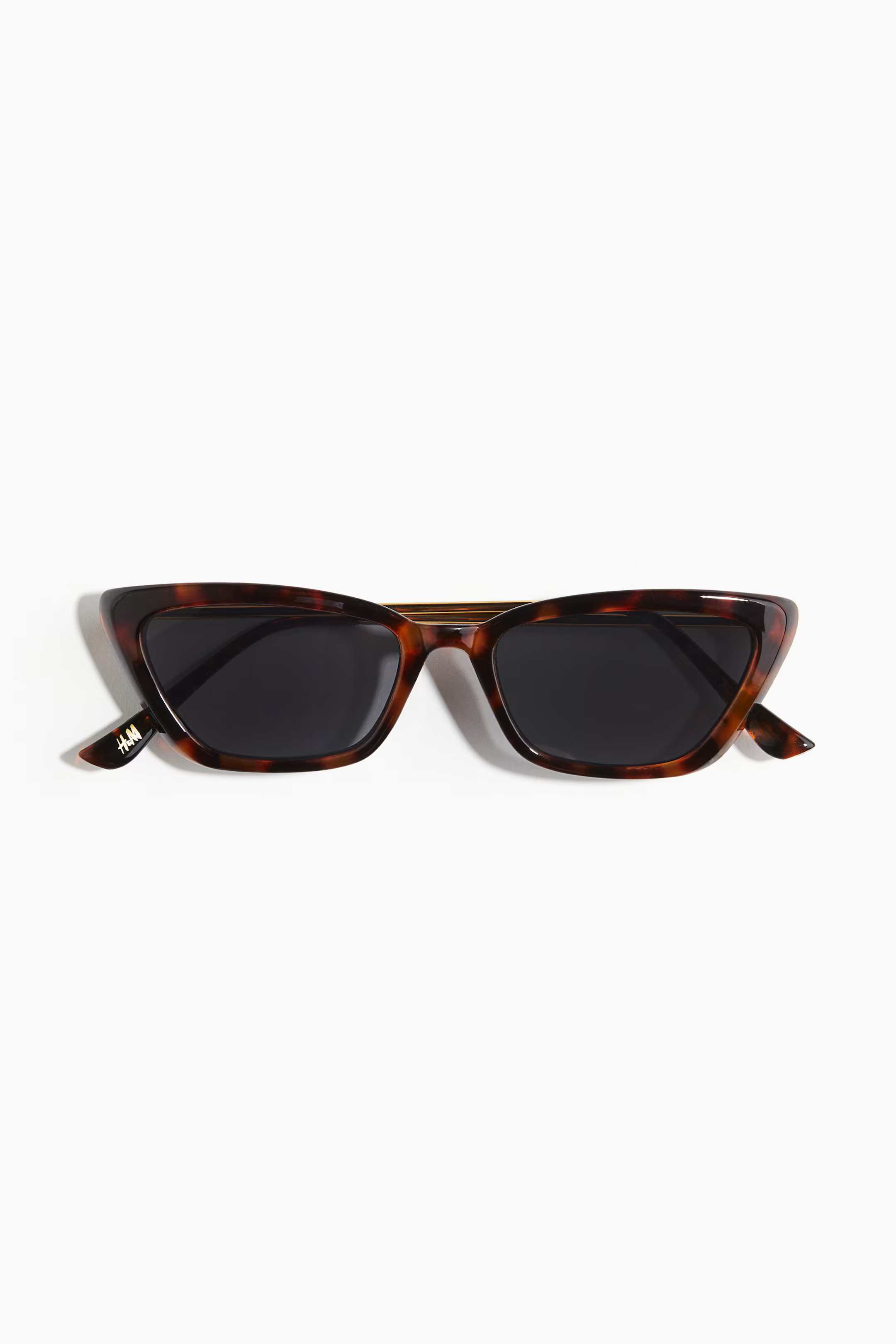 Cat-eye sunglasses | H&M (UK, MY, IN, SG, PH, TW, HK)