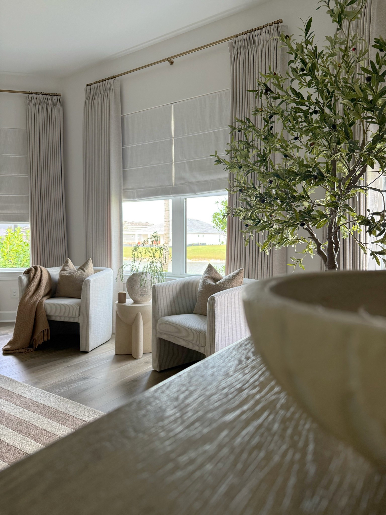 Bedroom views! So much better with my custom curtains from Cozyology Curtains! Use my code Rebekah19 at checkout 

Curtain Details ✨
Fabric: Layla Linen - Ivory Beige-L1202
Width: 70
Length: 109
Header Style: Triple Pinch Pleat
Memory Shaped

#curtains #customcurtains #cozyology #organicmodern #bedroom #bedroominspo #cozyaesthetic #cozyologycurtains


#LTKHome