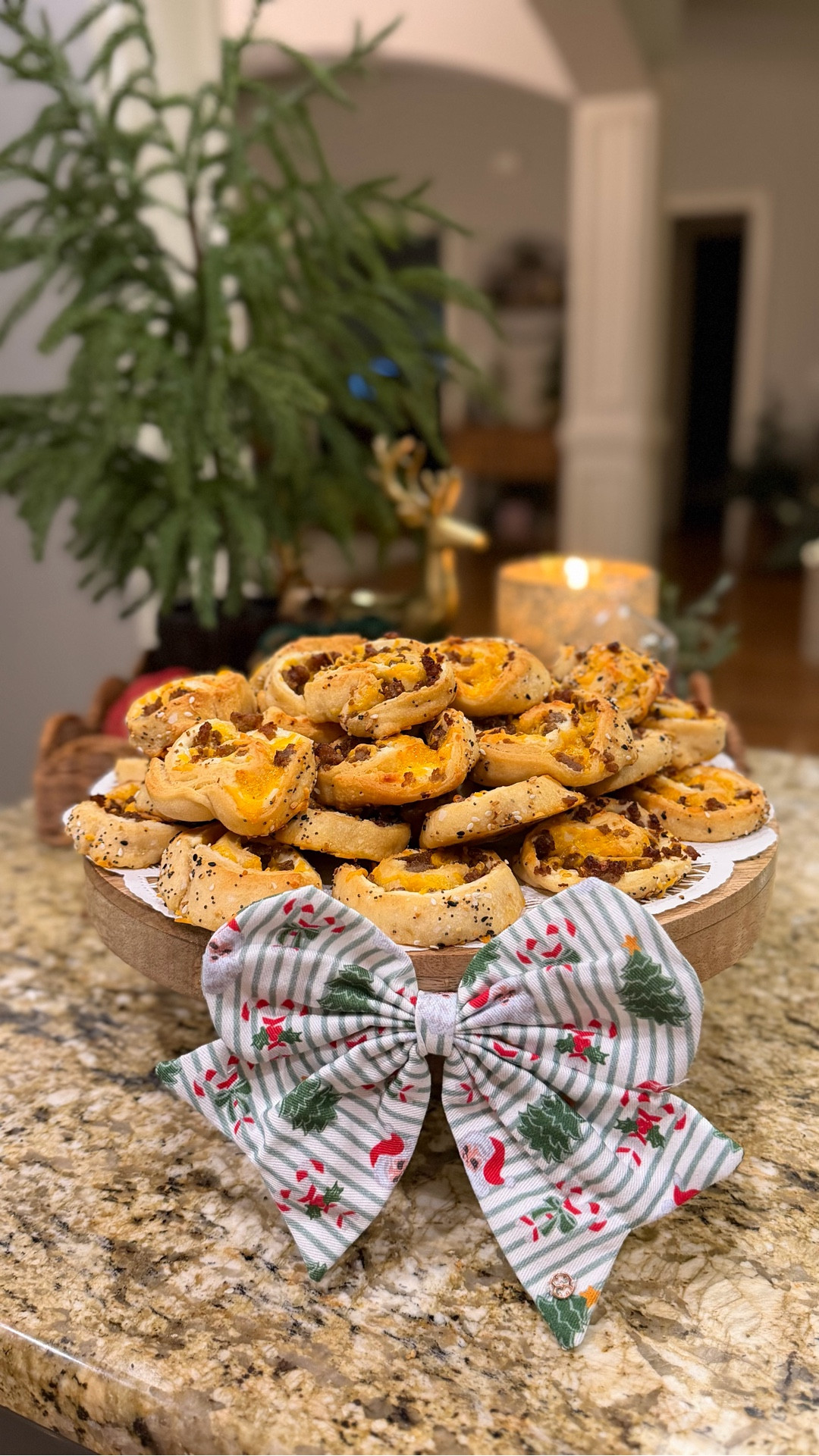 This adorable cake stand that doubles as a chip and dip tray by Mary Square is 30% off! 

The interchangeable bows make it perfect for entertaining all year long! It would make an incredible gift for one who has everything or the hostess with the mostess! 

#LTKSeasonal #LTKHoliday #LTKSaleAlert