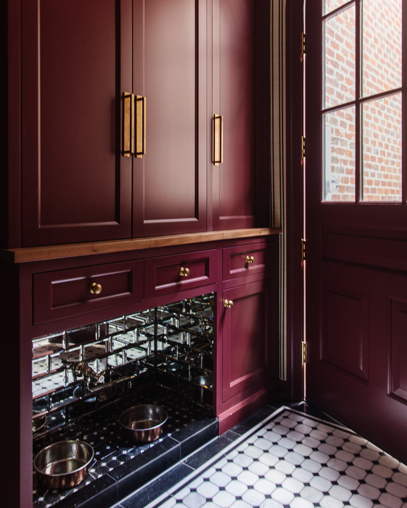 We created a custom dog feeding station for Cricket in our newly finished mudroom 🐾 sharing all of the details today at ChrisLovesJulia.com!

#LTKFindsUnder50 #LTKFamily #LTKHome