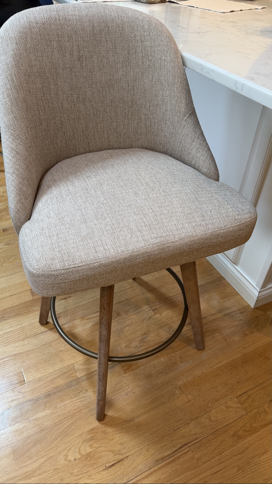 Sometimes is better in person that the picture in the website! Feliz de encontrar MEJOR EN PERSONA esta silla que en la foto de la página web. Es simplemente MARAVILLOSA. Tela excelente, materiales de calidad y un diseño elegante como la comodidad! 
.
.
COUNTER CHAIRS BEST FIND EVER 👌🏻
.

#LTKHome