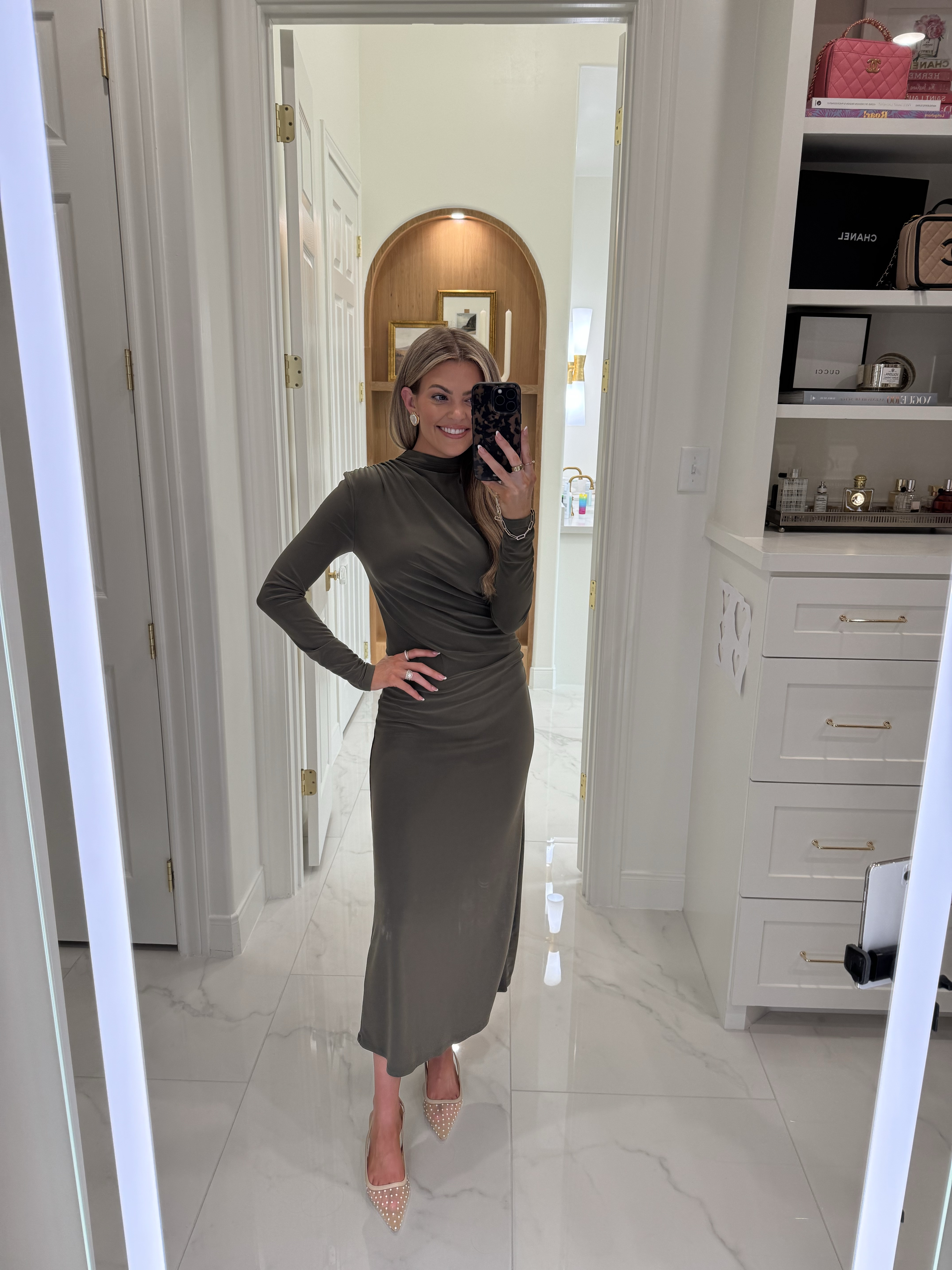 y’all know I love this one!! Obsessed with the way it sits and it’s just so classy, seriously one of my favorite purchases from Aritzia! (wearing a size small)

Aritzia, classy dress, dressed up outfits, long dress, date night dress, girls night out dresss

#LTKFindsUnder100 #LTKFindsUnder50 #LTKSeasonal