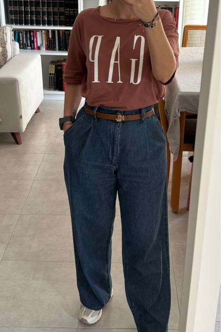 Casual and comfortable! I love this Uniqlo jeans! One of the best finds of the season. 

#LTKStyleTip #LTKFindsUnder50 #LTKSeasonal
