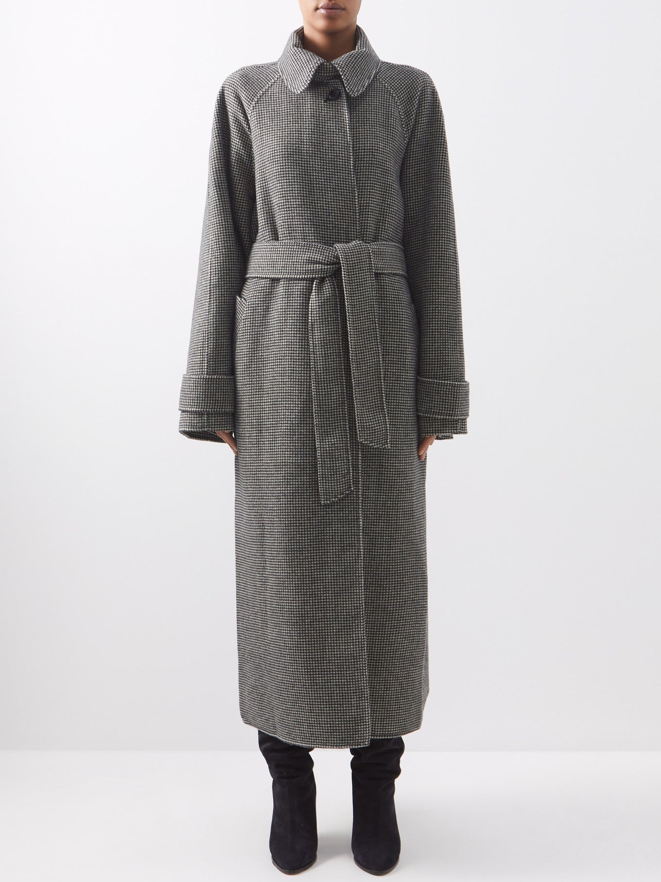 Belted raglan-sleeve puppytooth-wool coat | Raey | Matches (UK)
