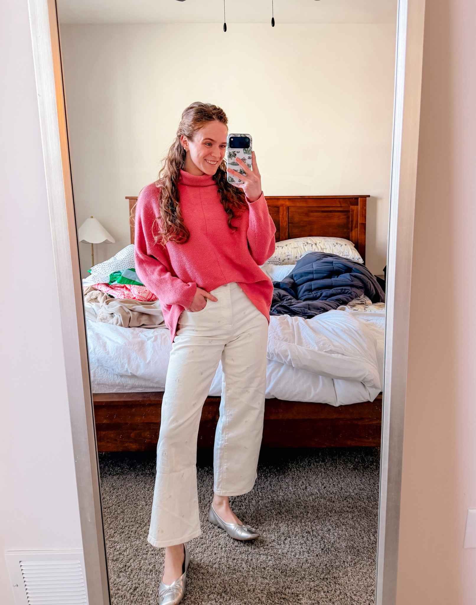 My favorite winter-white jeans!! So cozy, and have the most adorable floral embroidery on them! 

#LTKootd