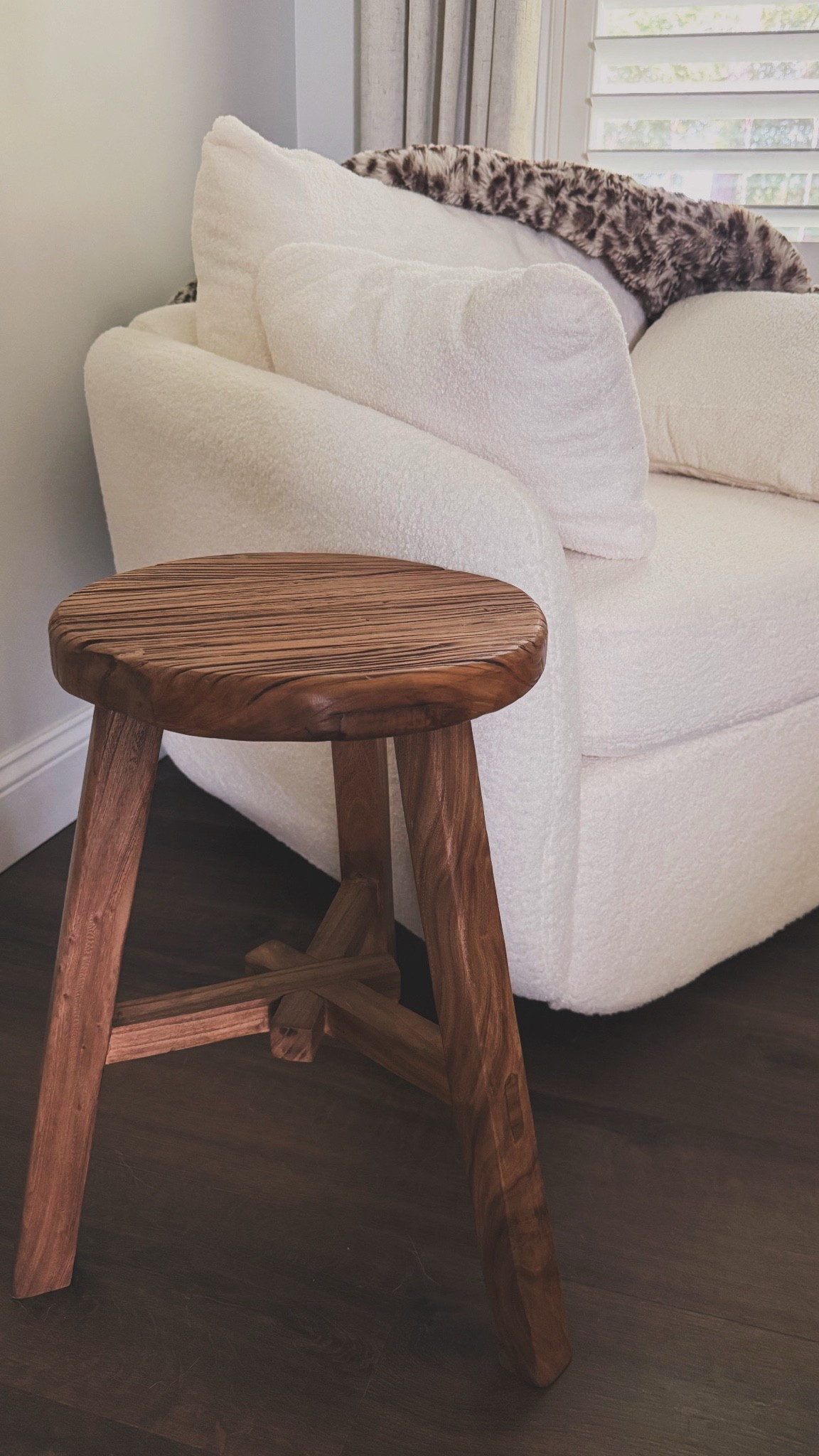 Loving this new side table that matches my bedroom furniture perfectly! The perfect rustic farmhouse vibe!

#LTKSaleAlert #LTKHome