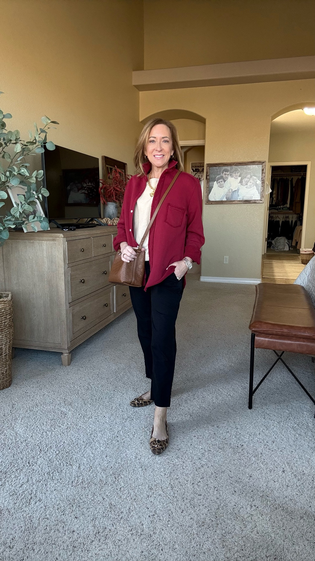OOTD:
Tuxedo Pants
Cotton Sweater 
Sweatshirt Button Up
Leopard Flats
Statement Necklace
Bucket Handbag


#LTKgrwm #LTKootd #LTKPetite
