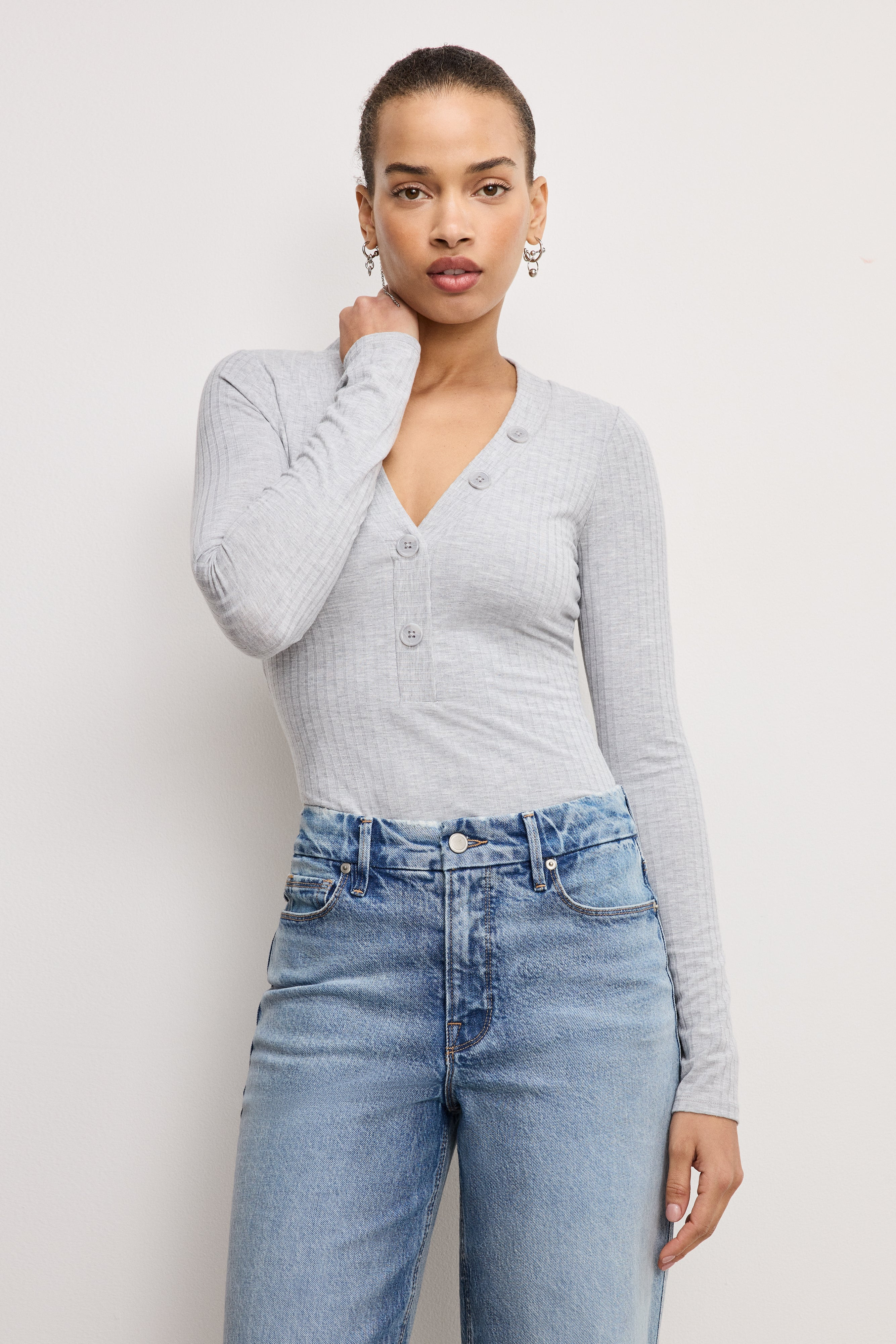 RIBBED HENLEY BODYSUIT | HEATHER GREY001 - GOOD AMERICAN | Good American